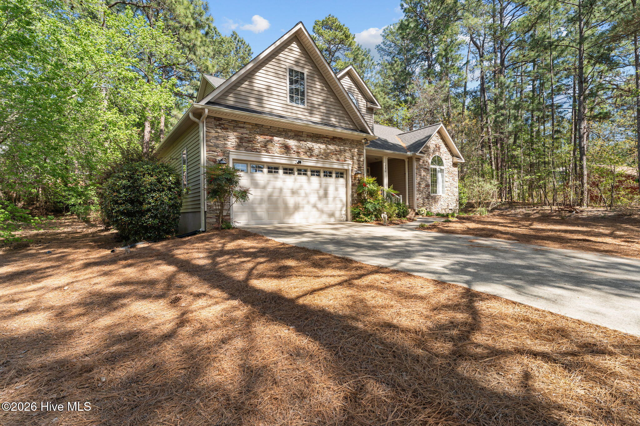 120 Lake View Drive E