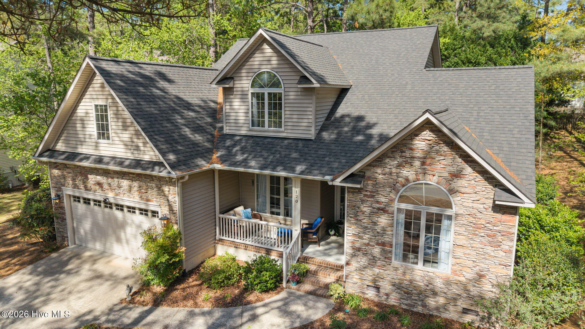 120 Lake View Drive E