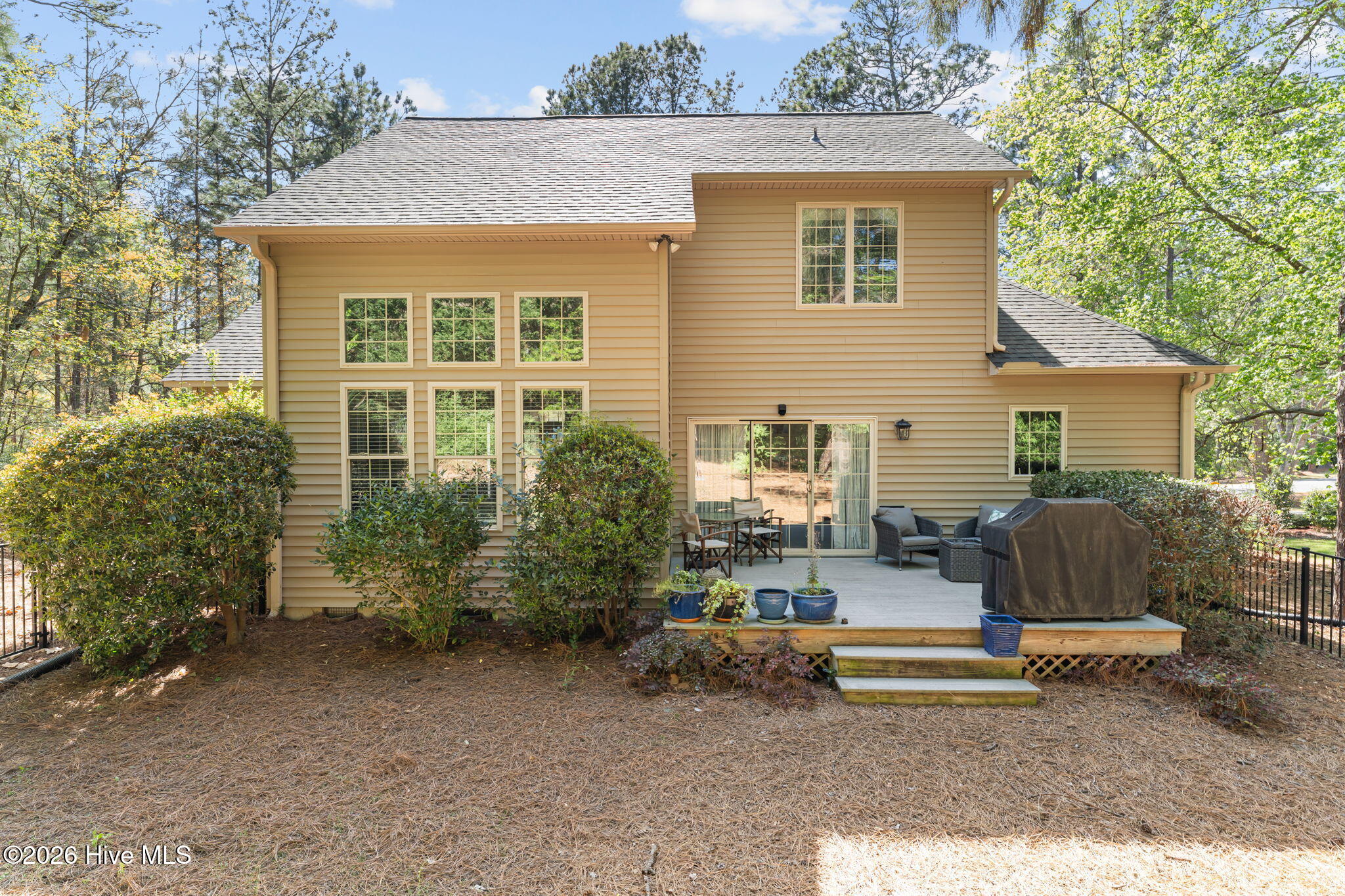 120 Lake View Drive E