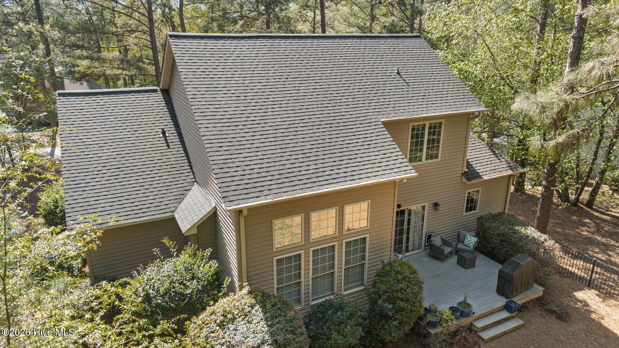 120 Lake View Drive E