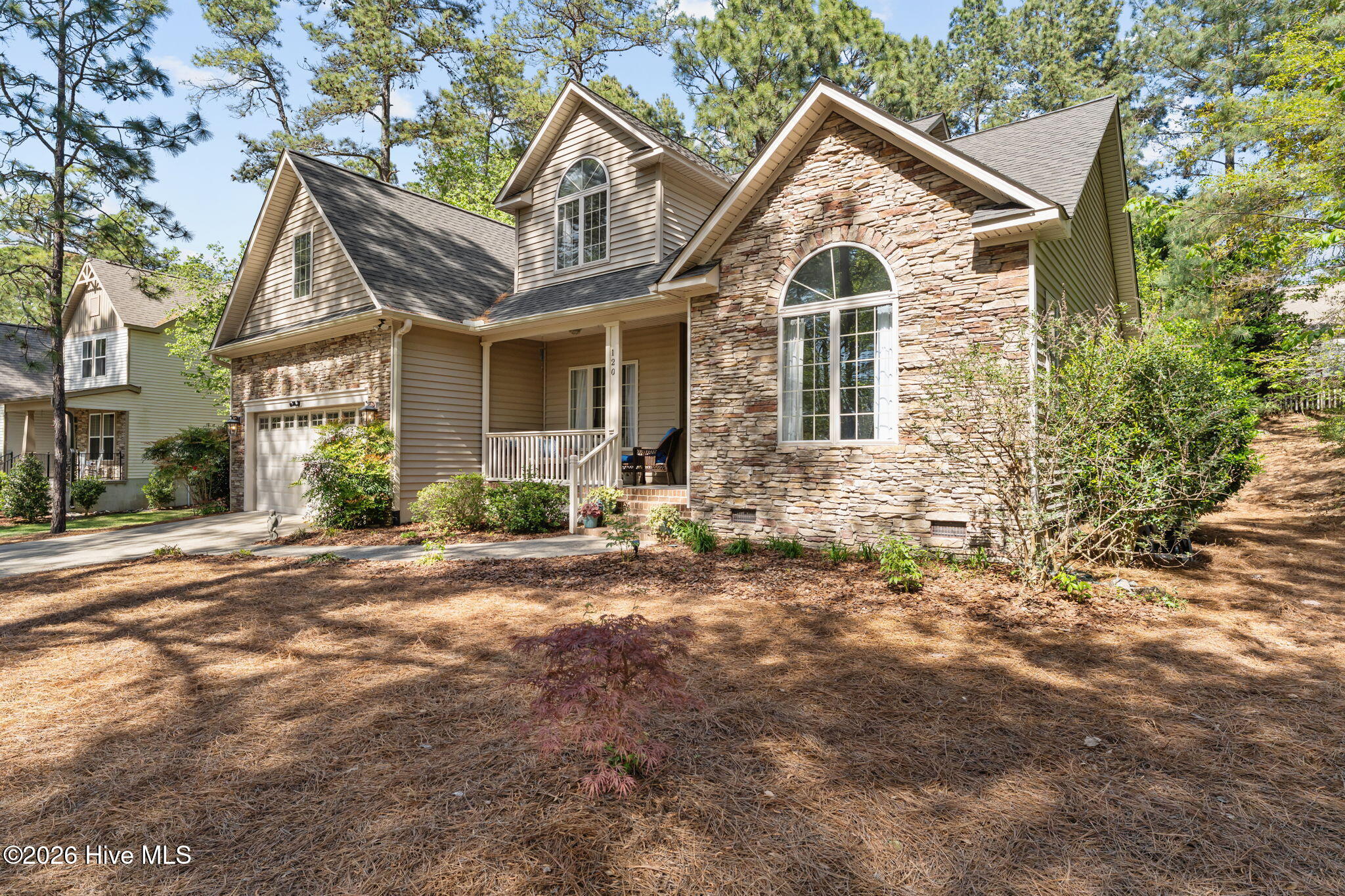 120 Lake View Drive E