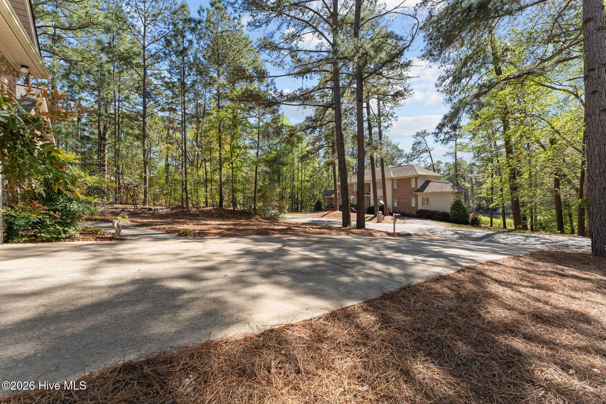 120 Lake View Drive E