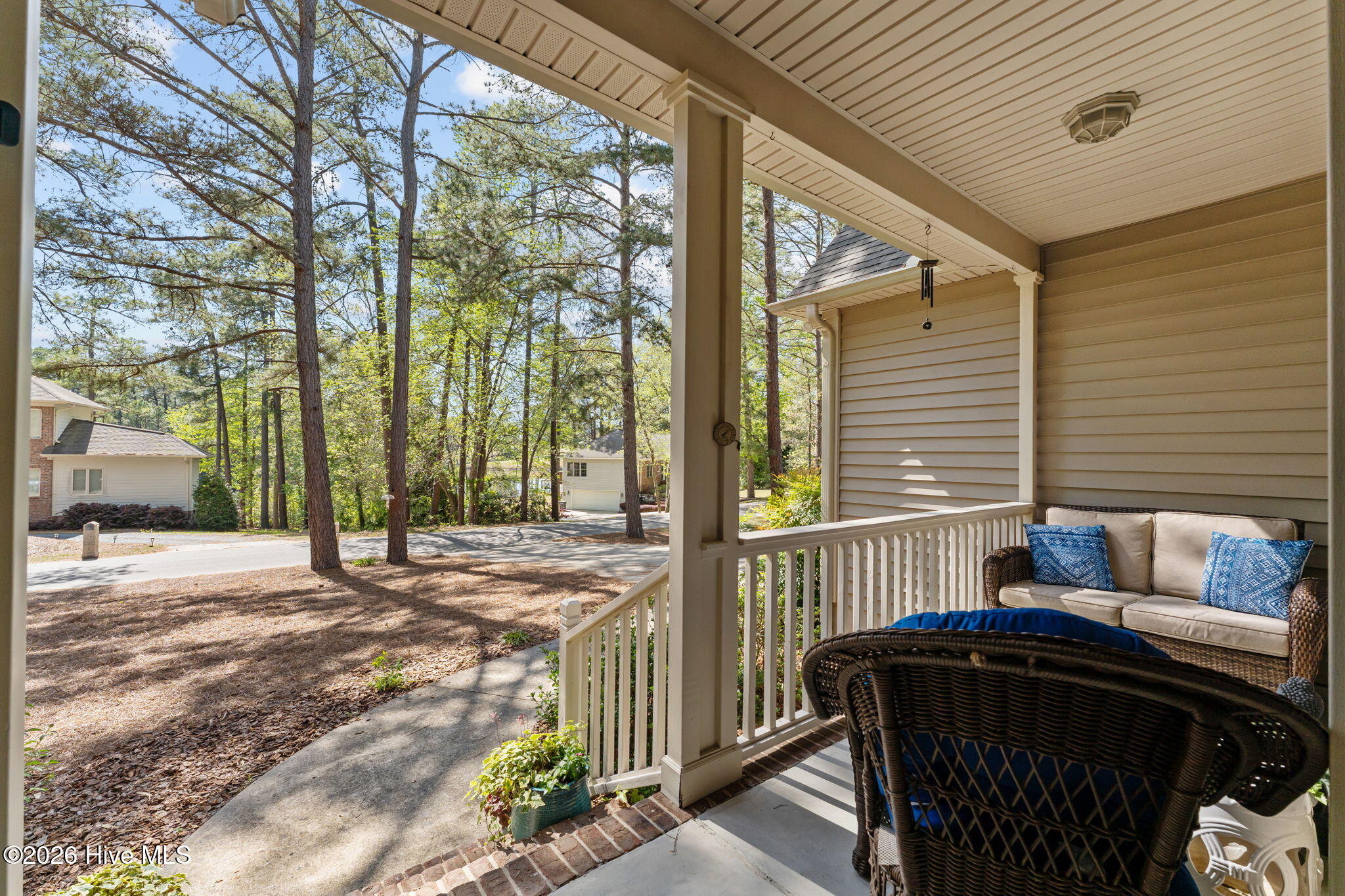 120 Lake View Drive E