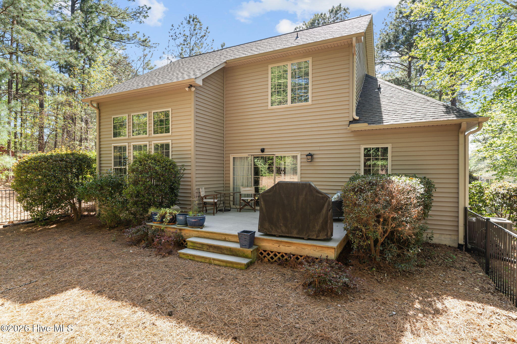 120 Lake View Drive E