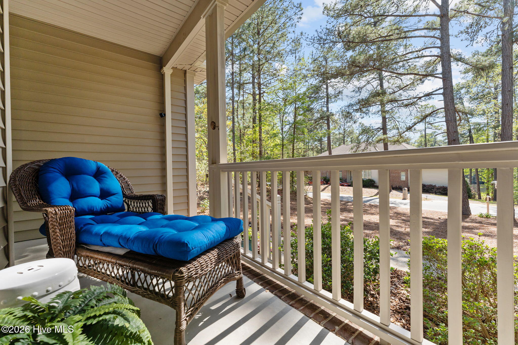 120 Lake View Drive E