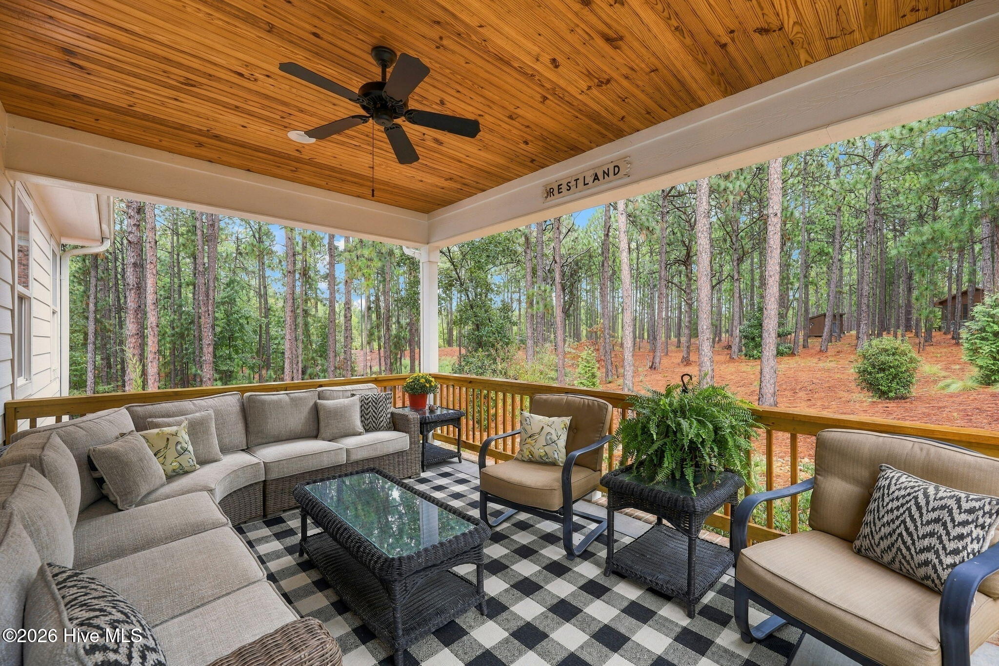512 Longleaf Drive