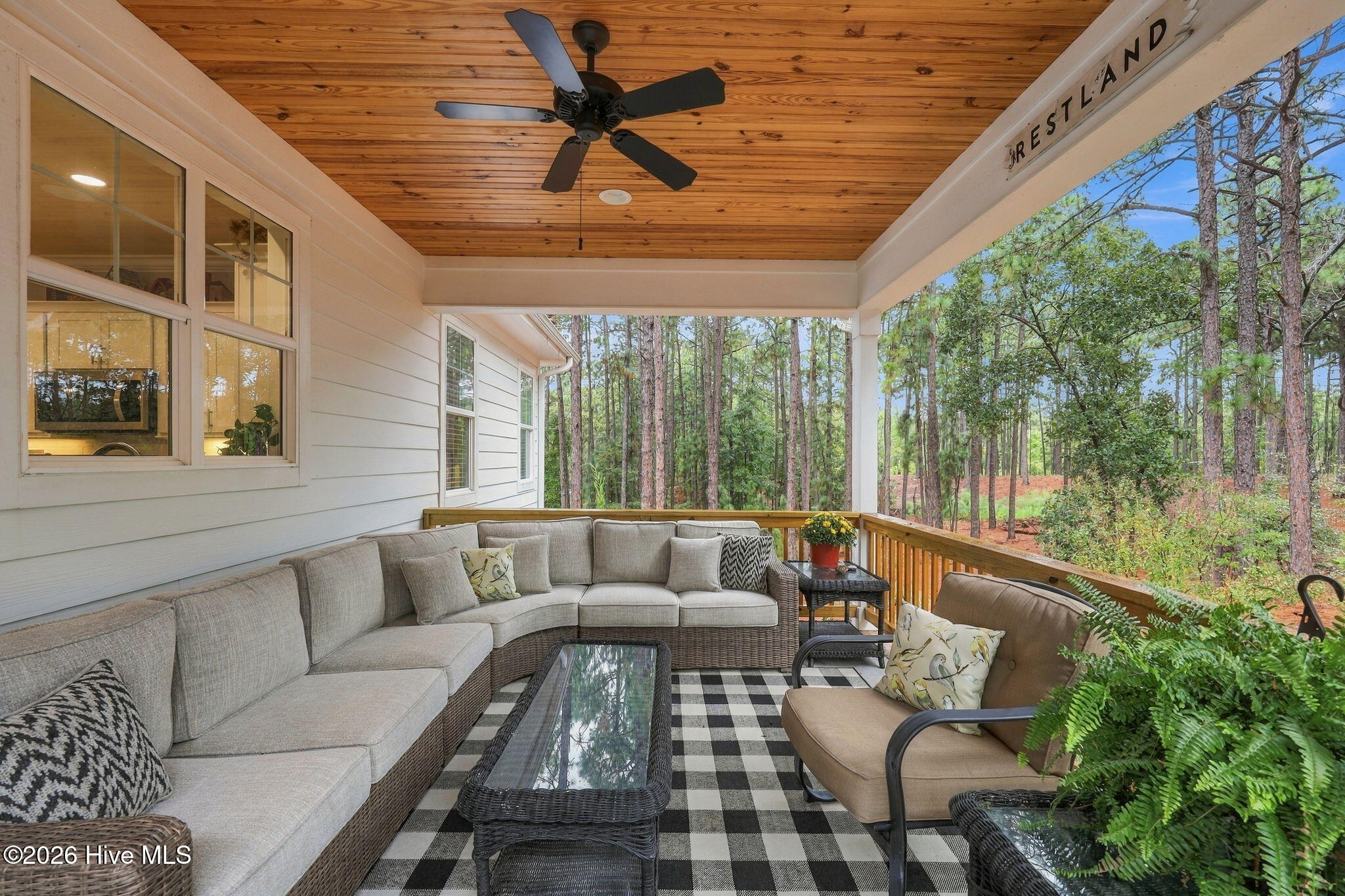 512 Longleaf Drive