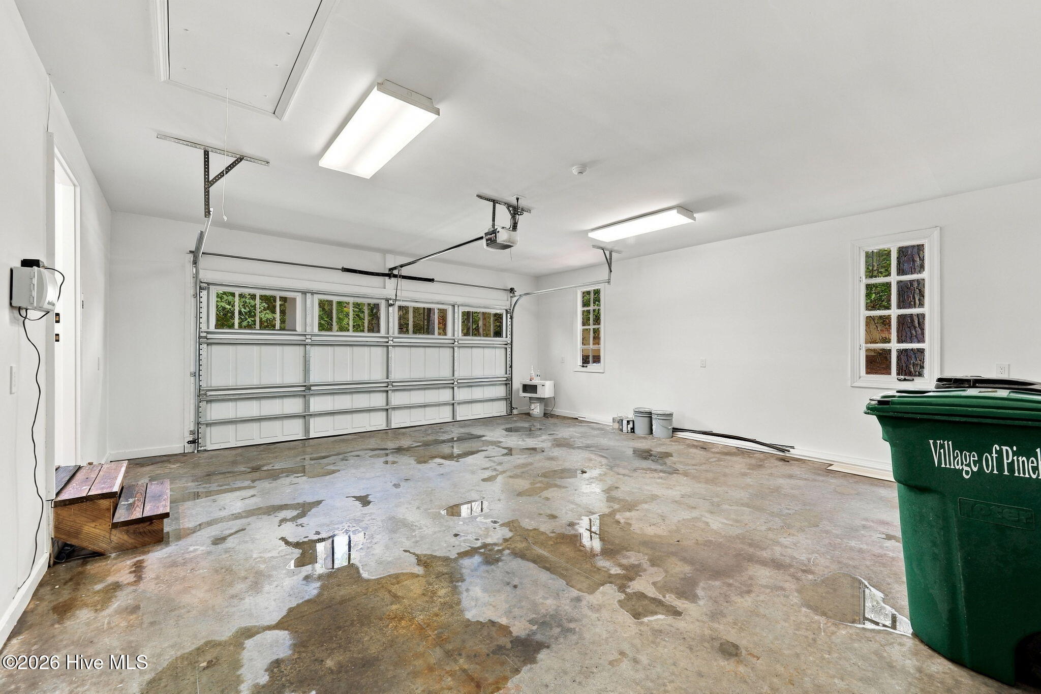 315 Lake Forest Drive SW