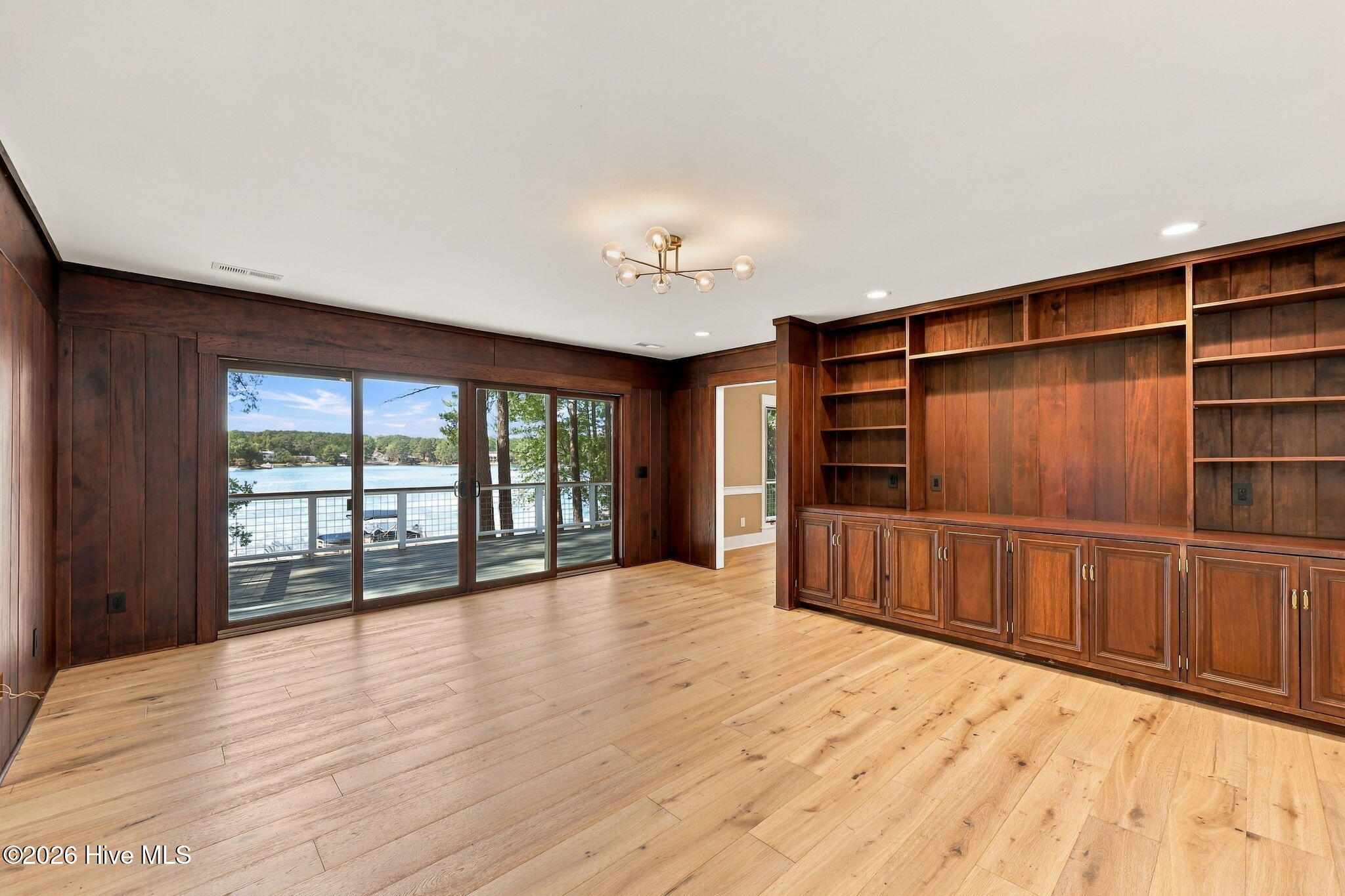 315 Lake Forest Drive SW
