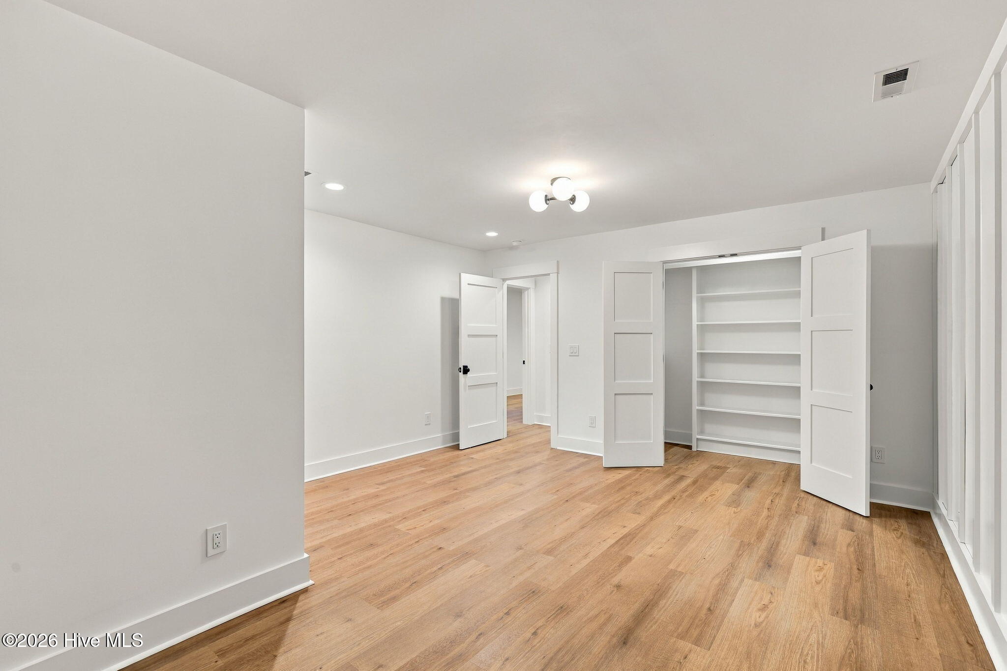 315 Lake Forest Drive SW