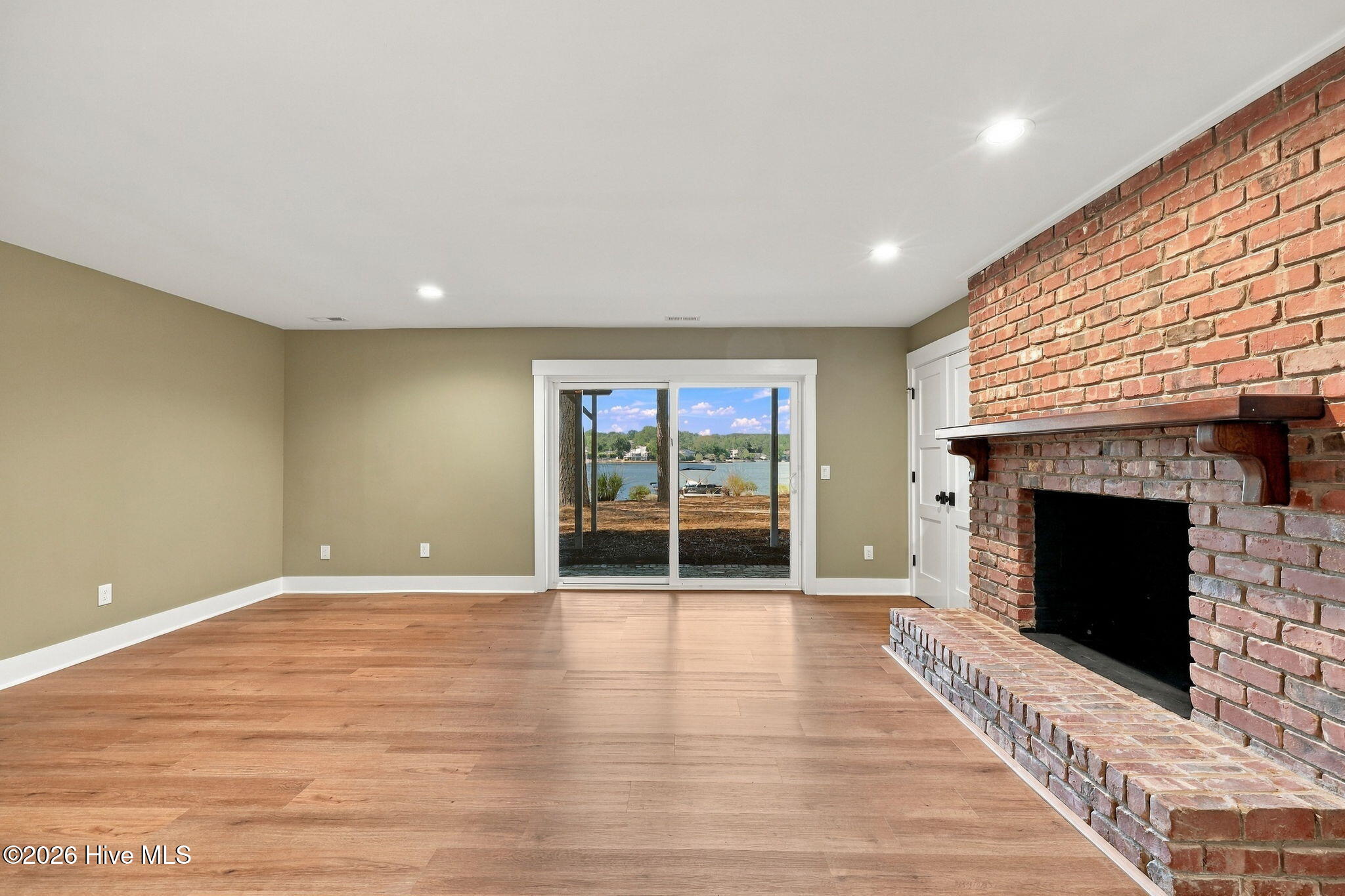 315 Lake Forest Drive SW