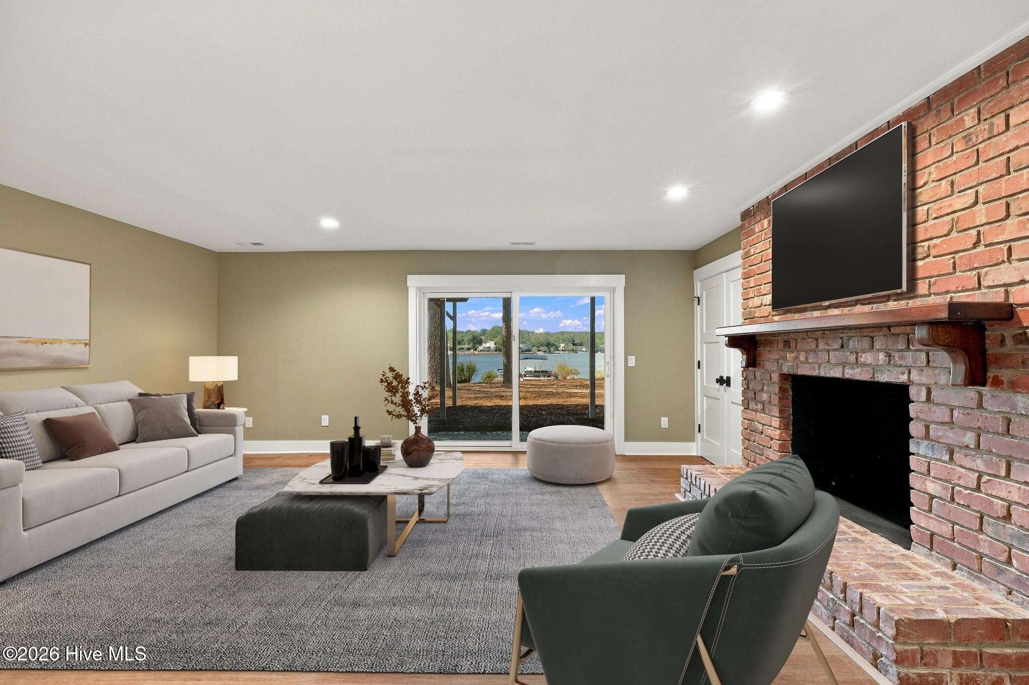 315 Lake Forest Drive SW