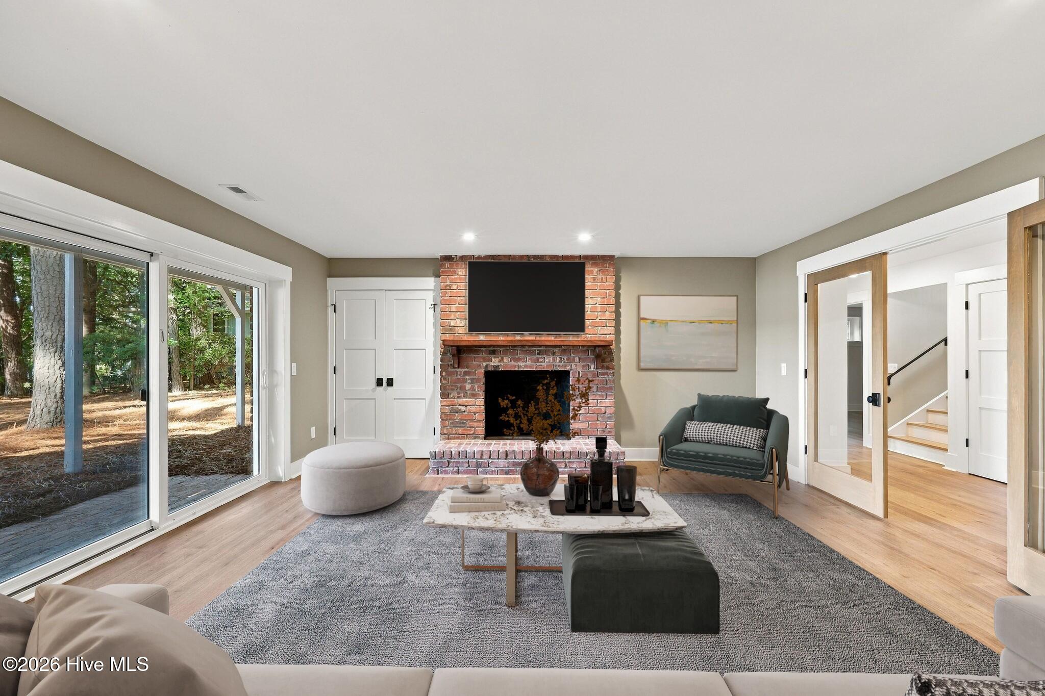 315 Lake Forest Drive SW