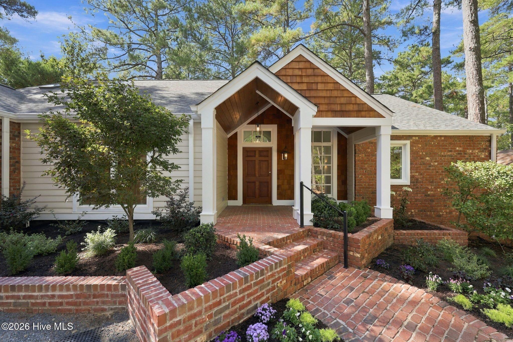 315 Lake Forest Drive SW
