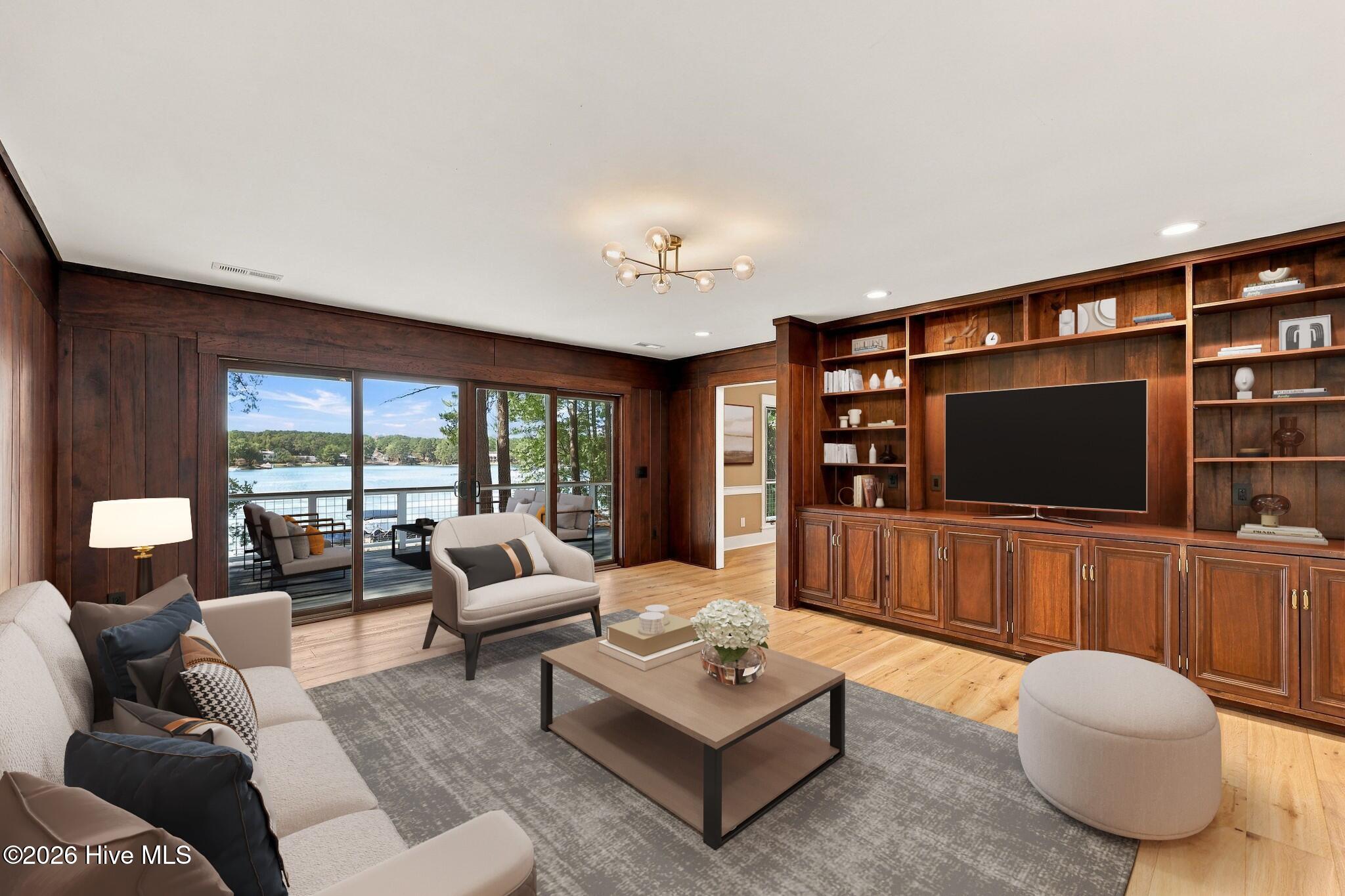 315 Lake Forest Drive SW