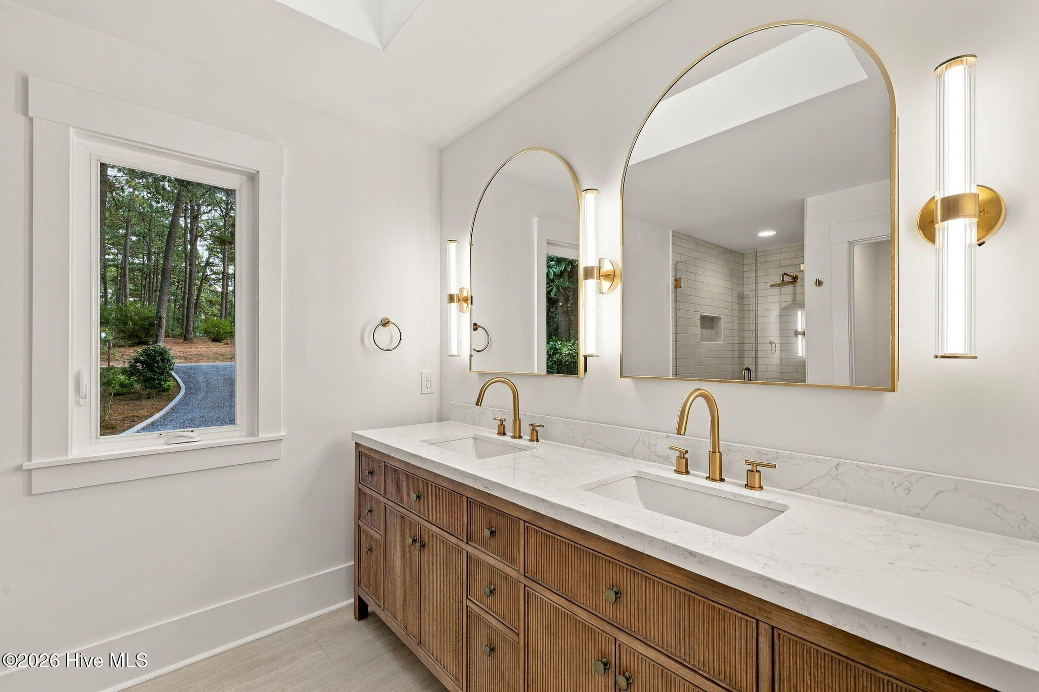 315 Lake Forest Drive SW
