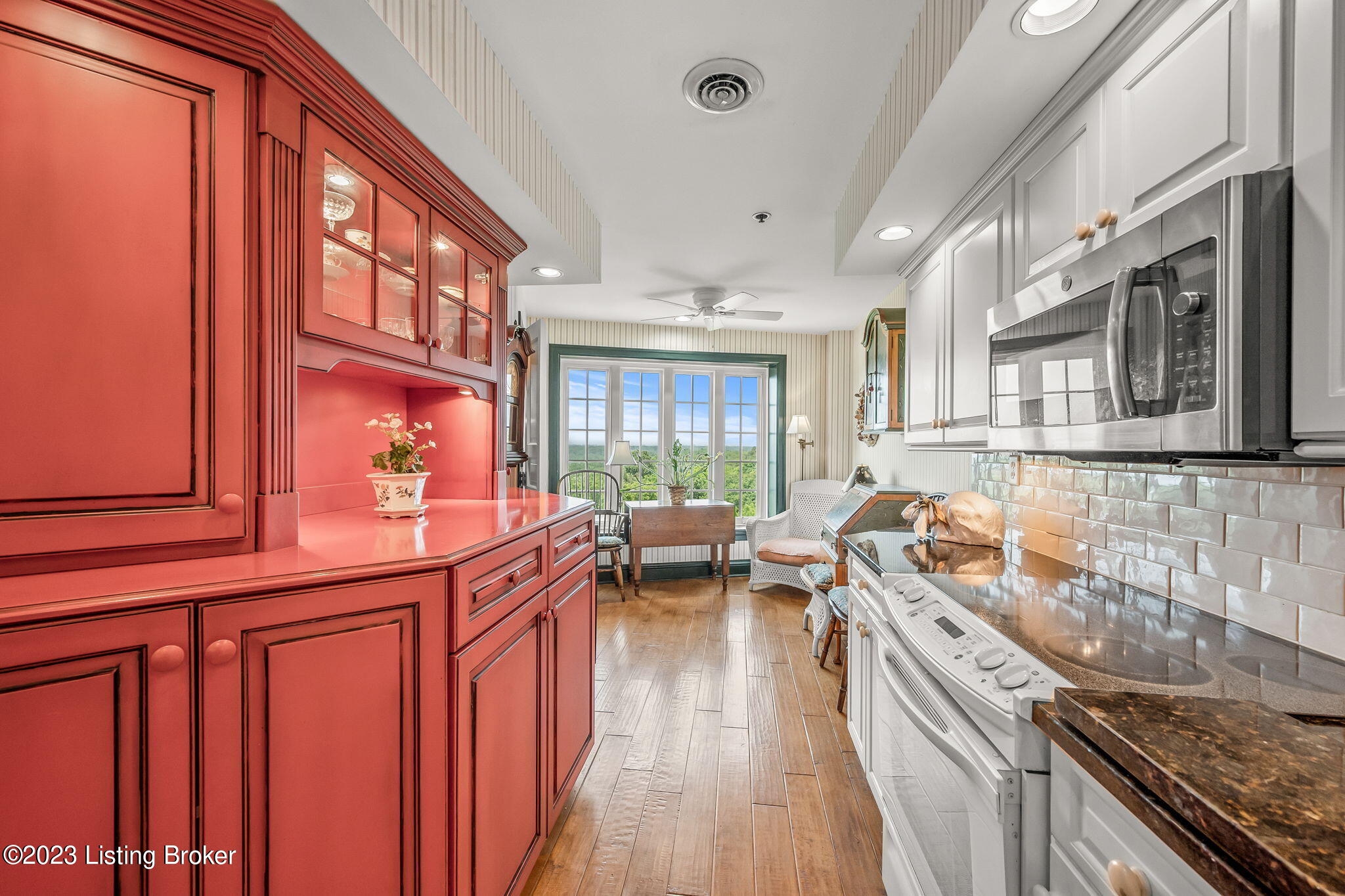 1400 Willow Ave, 1208