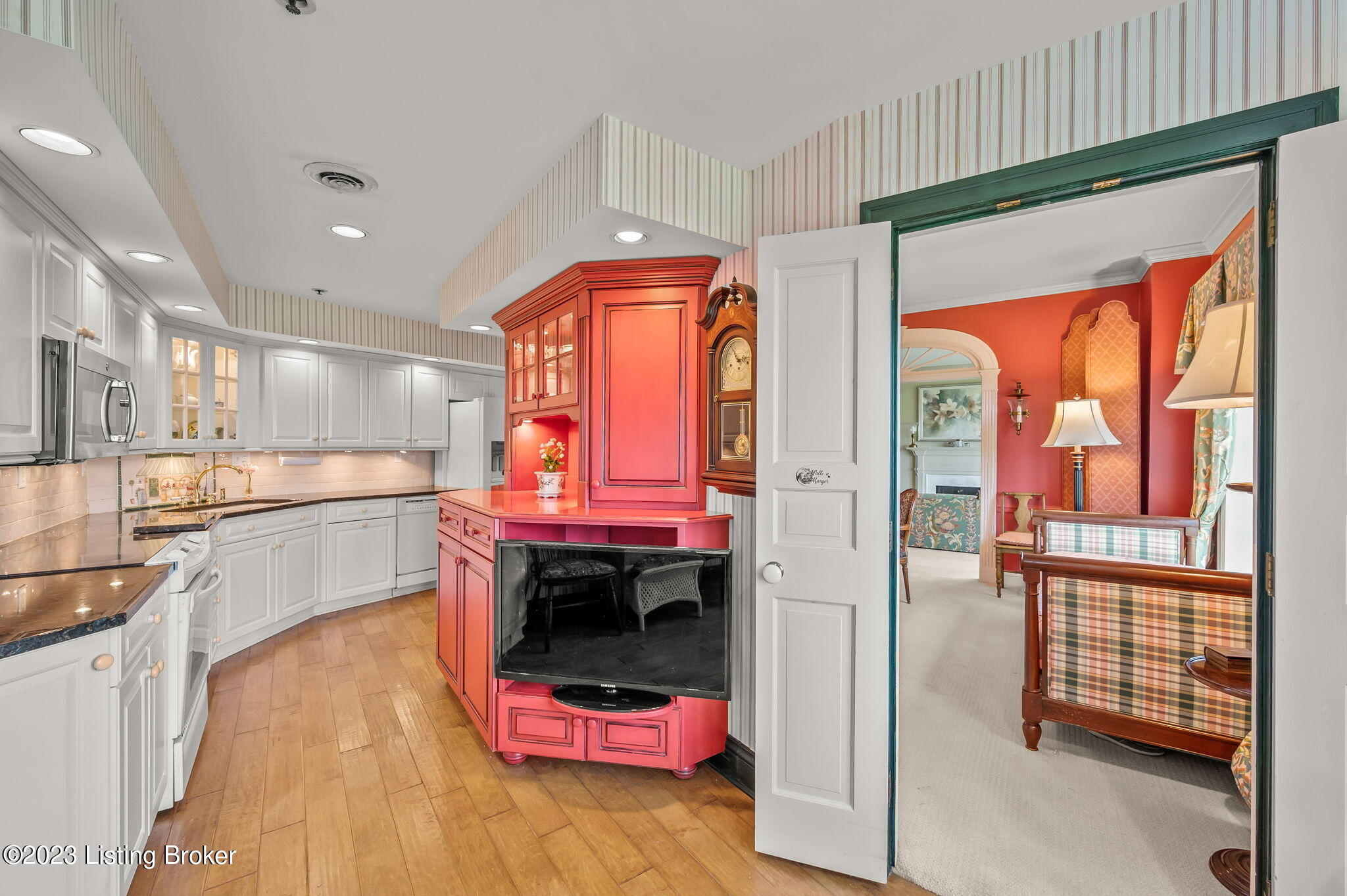 1400 Willow Ave, 1208