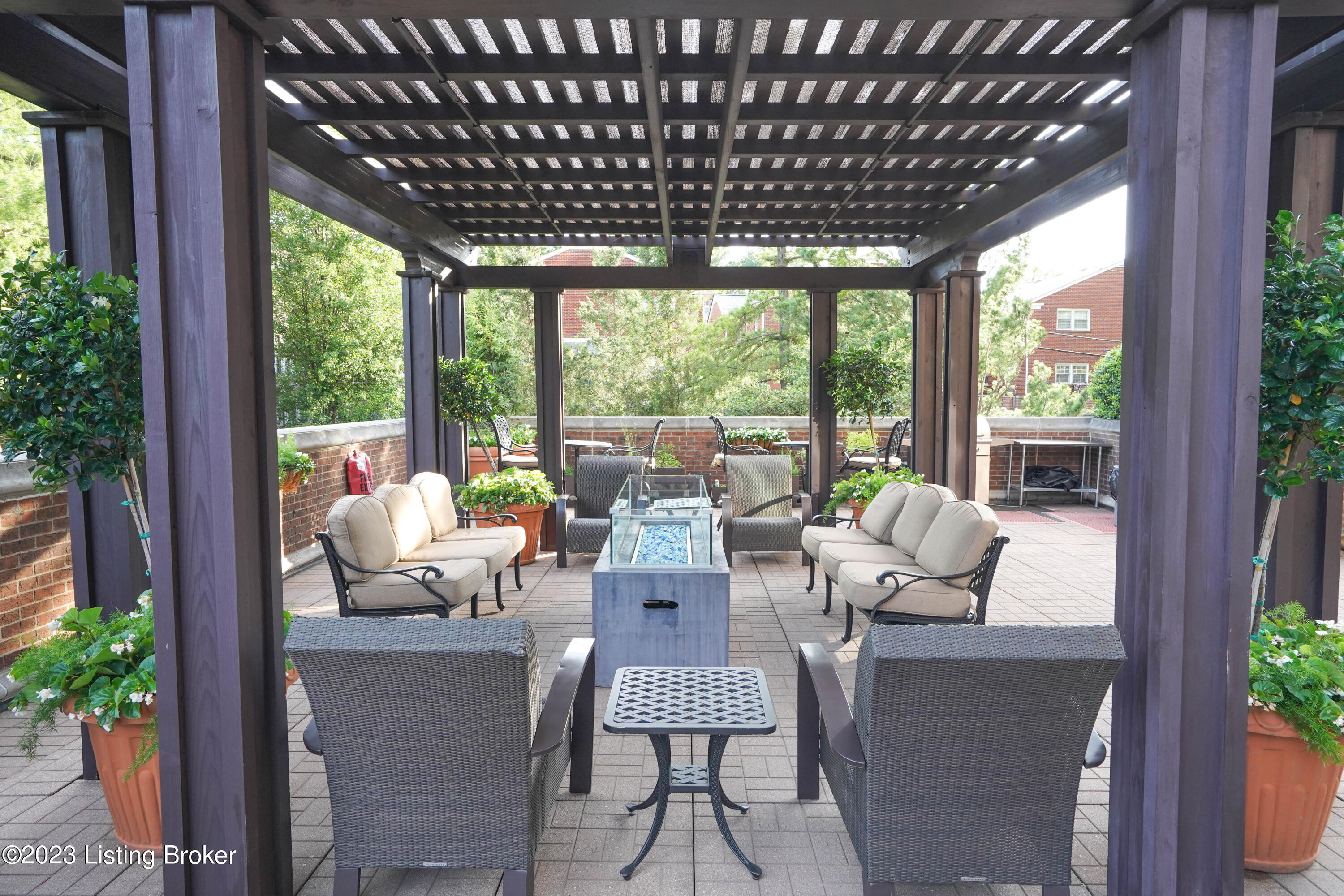 1400 Willow Ave, 1208