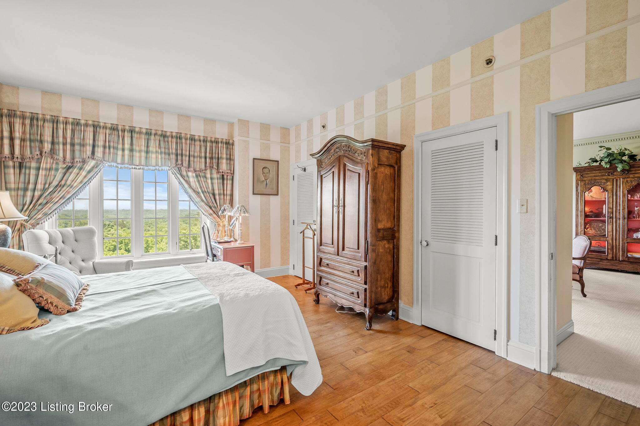 1400 Willow Ave, 1208