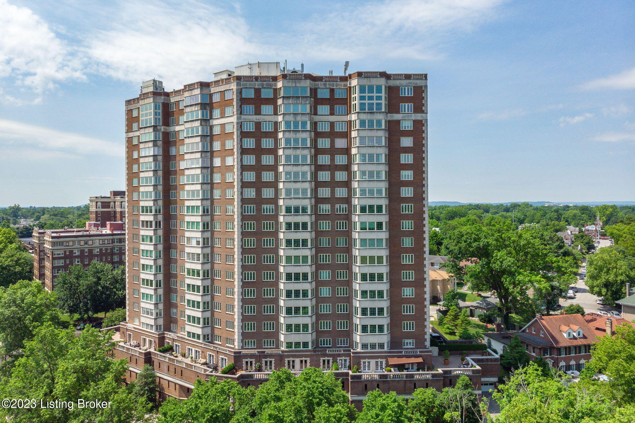 1400 Willow Ave, 1208