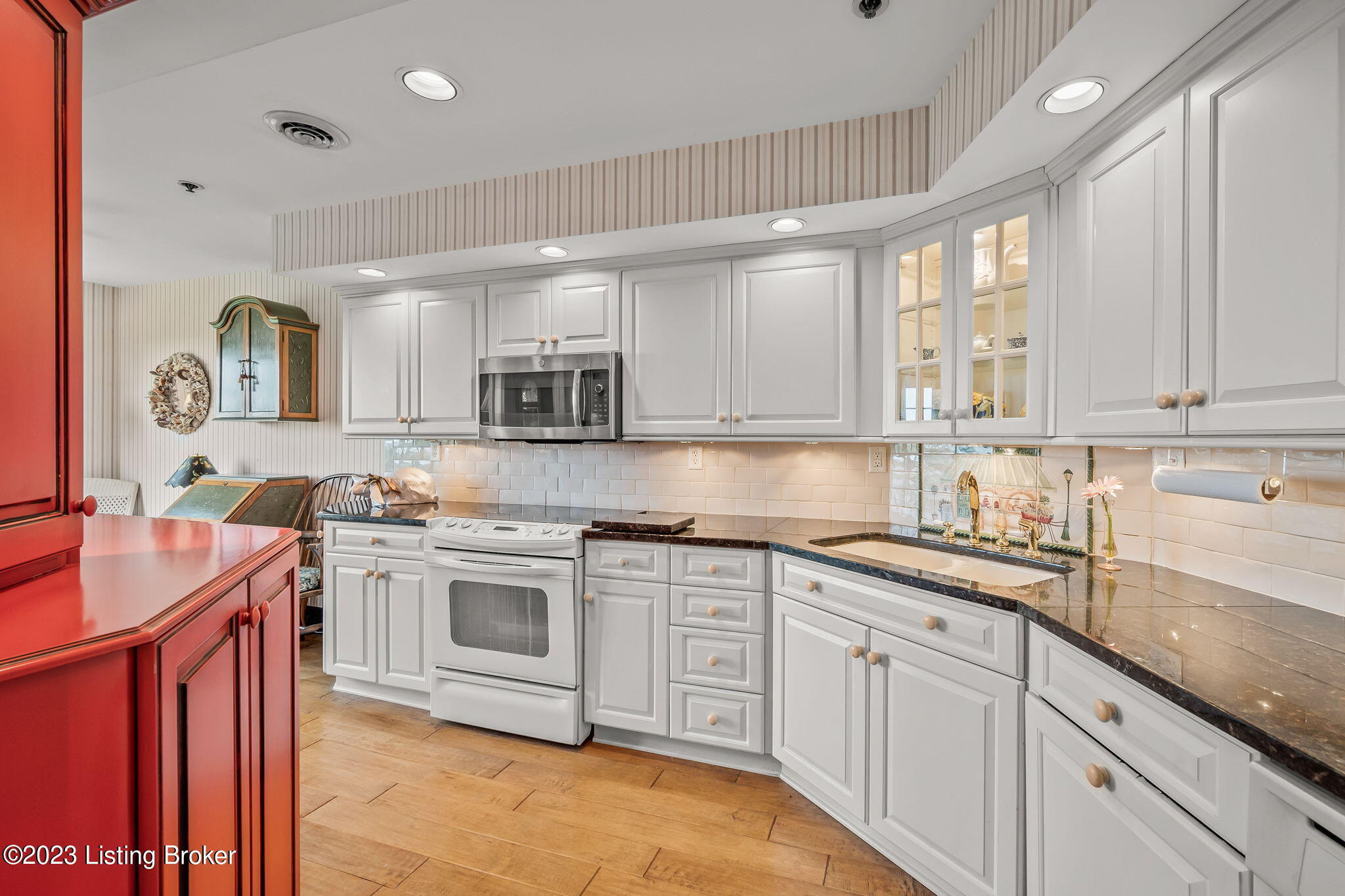 1400 Willow Ave, 1208