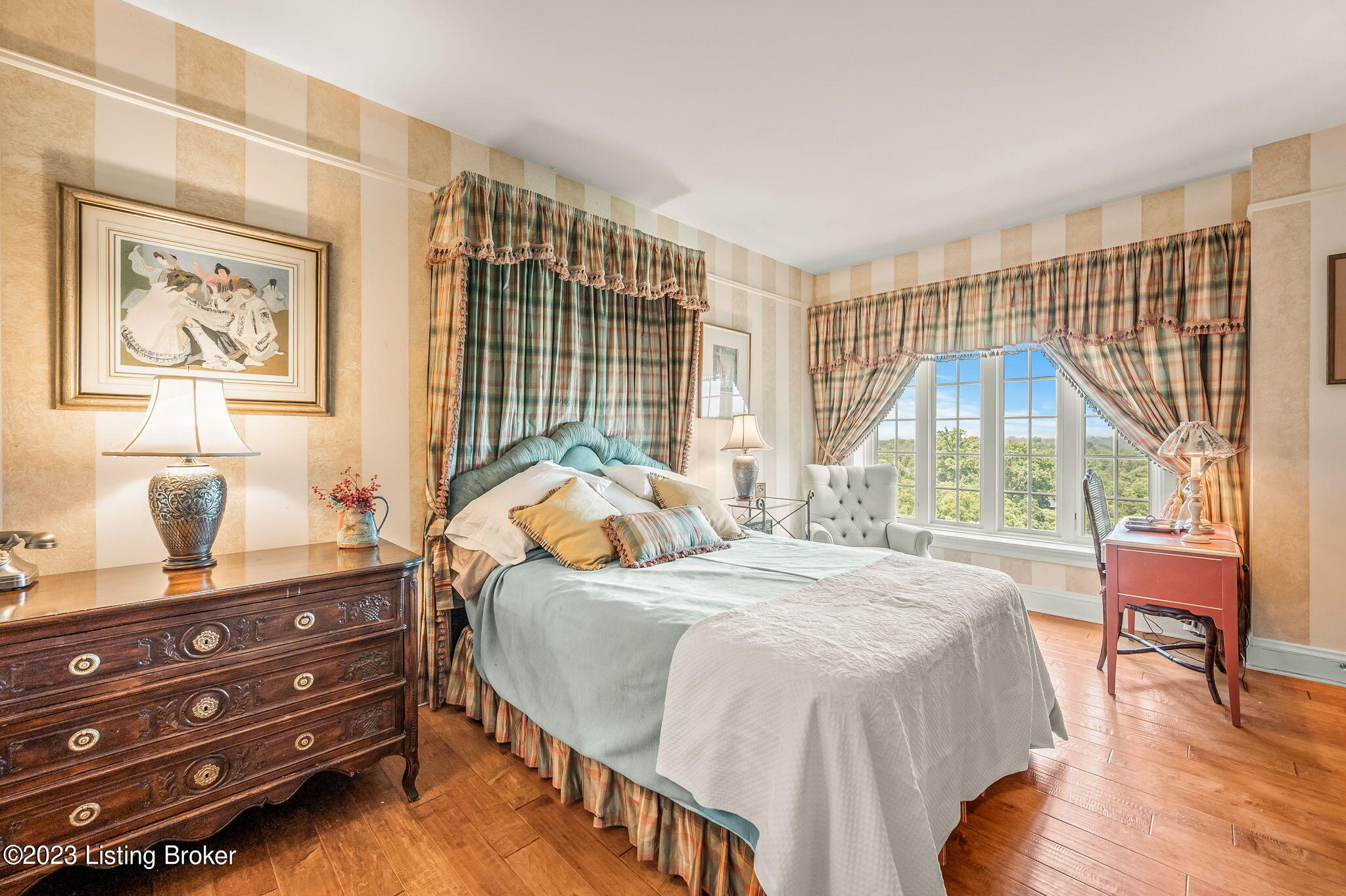 1400 Willow Ave, 1208