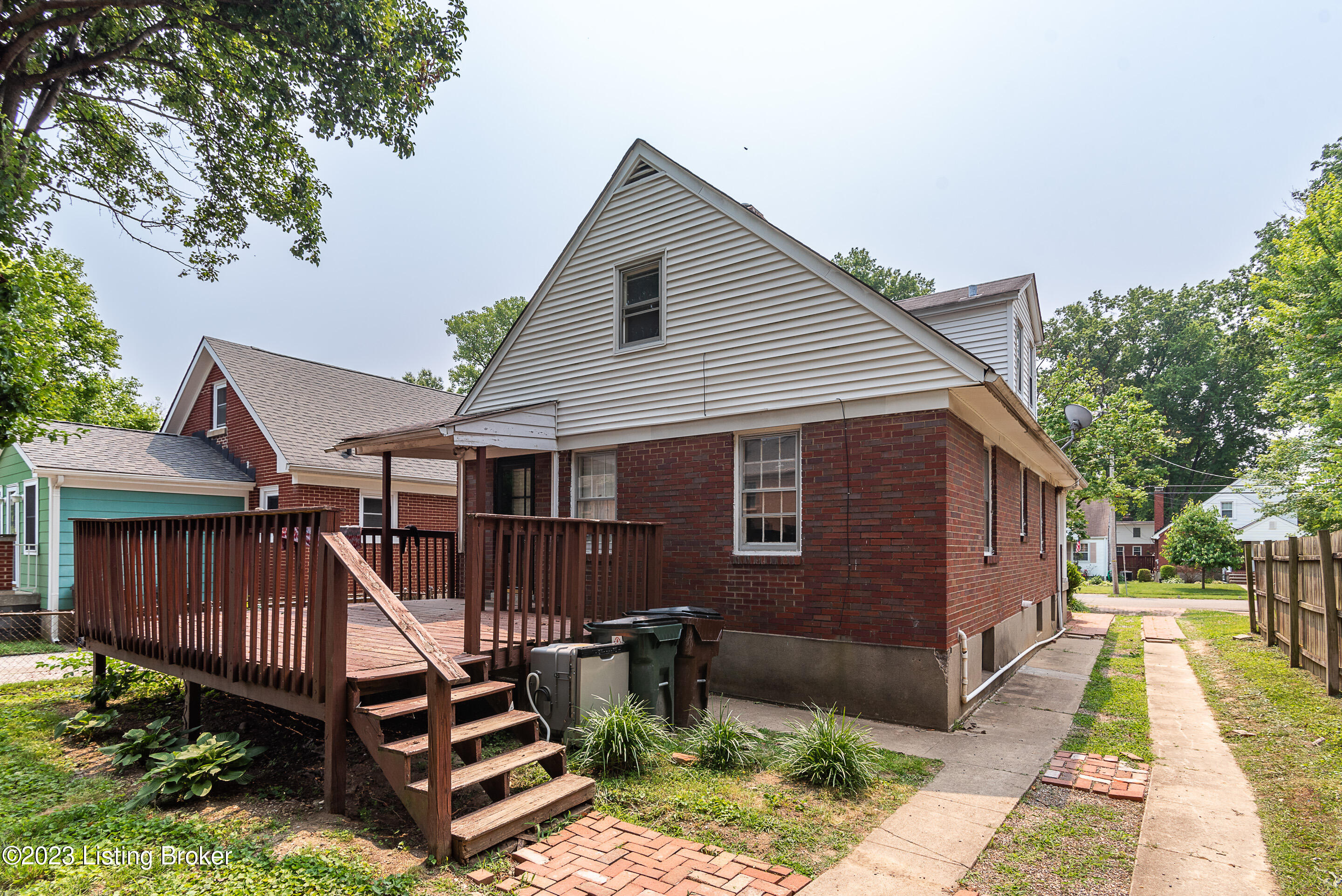 3911 Kennison Ave
