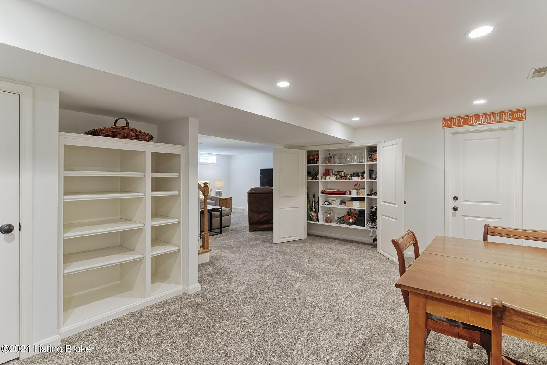2402 Medbury Ct
