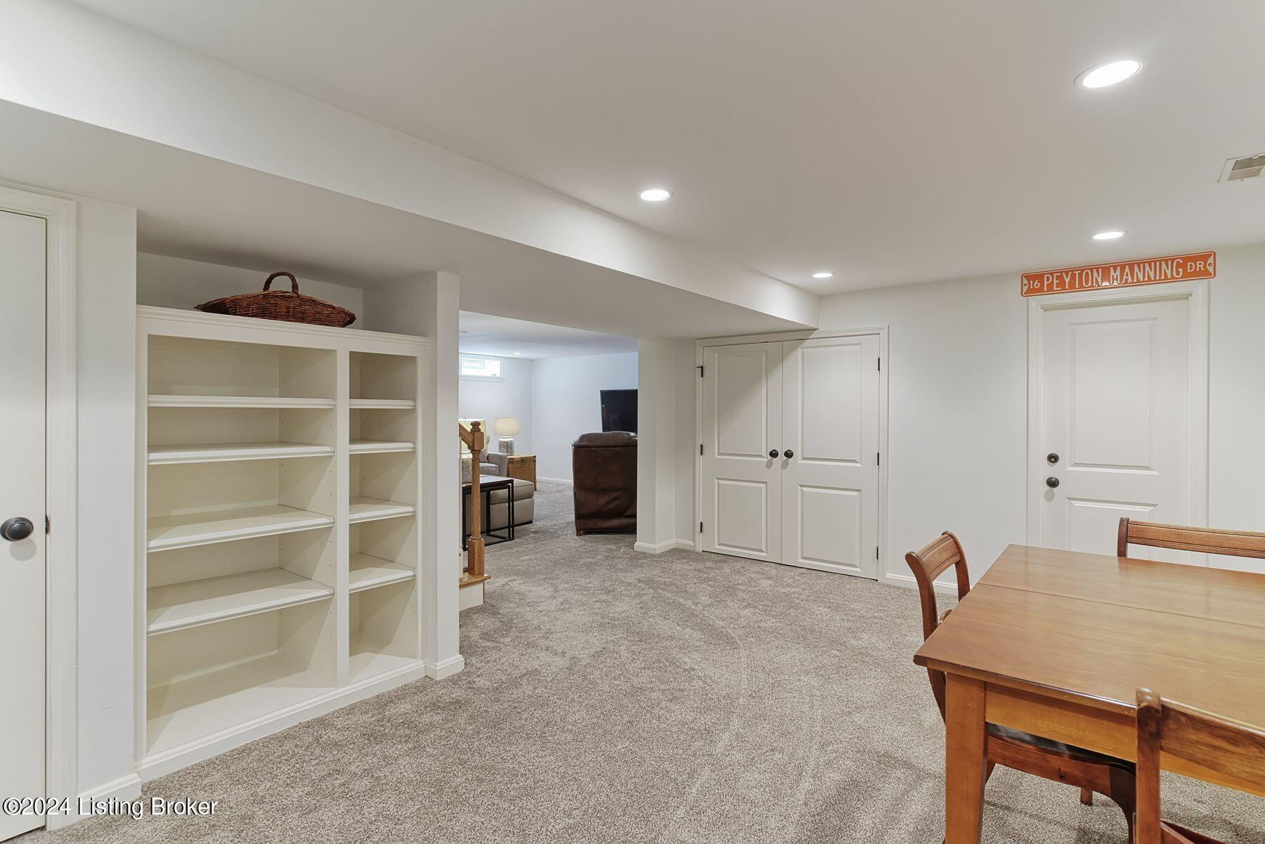 2402 Medbury Ct