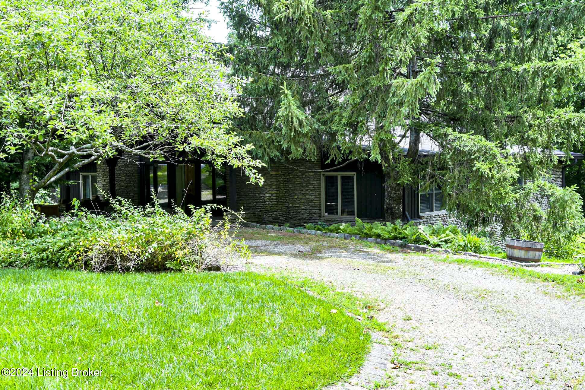 800 Greenspur Ln