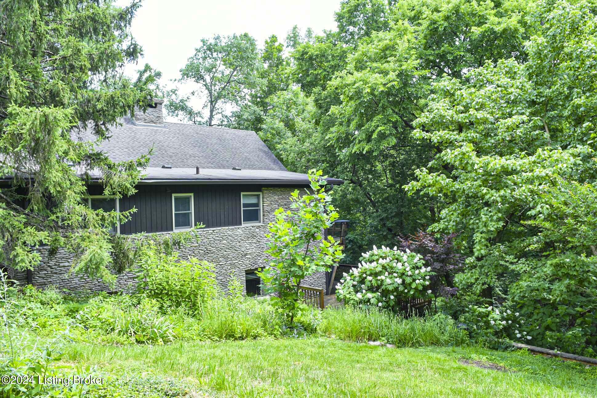 800 Greenspur Ln