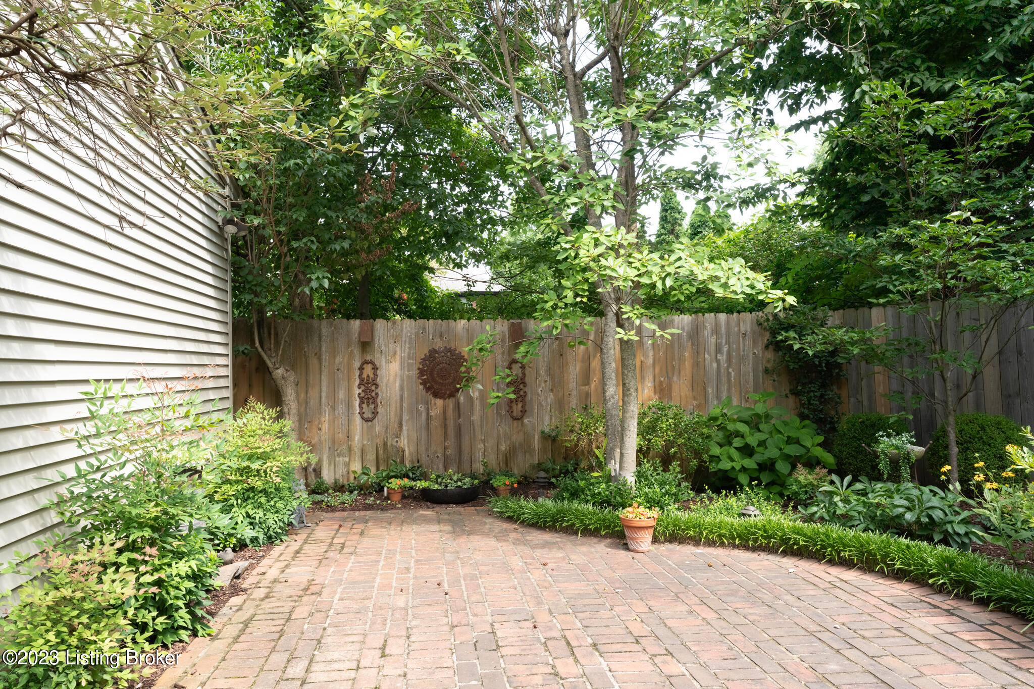 447 University Ave
