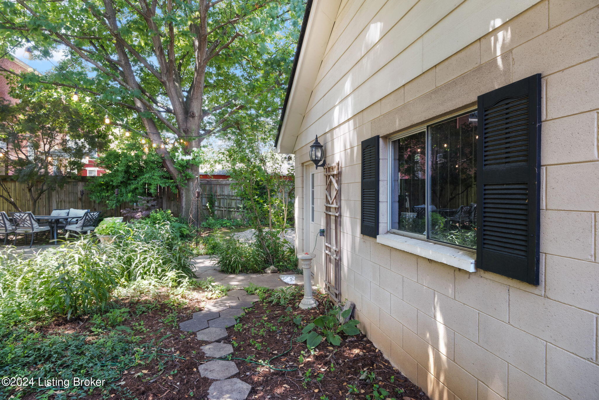 1513 Hepburn Ave