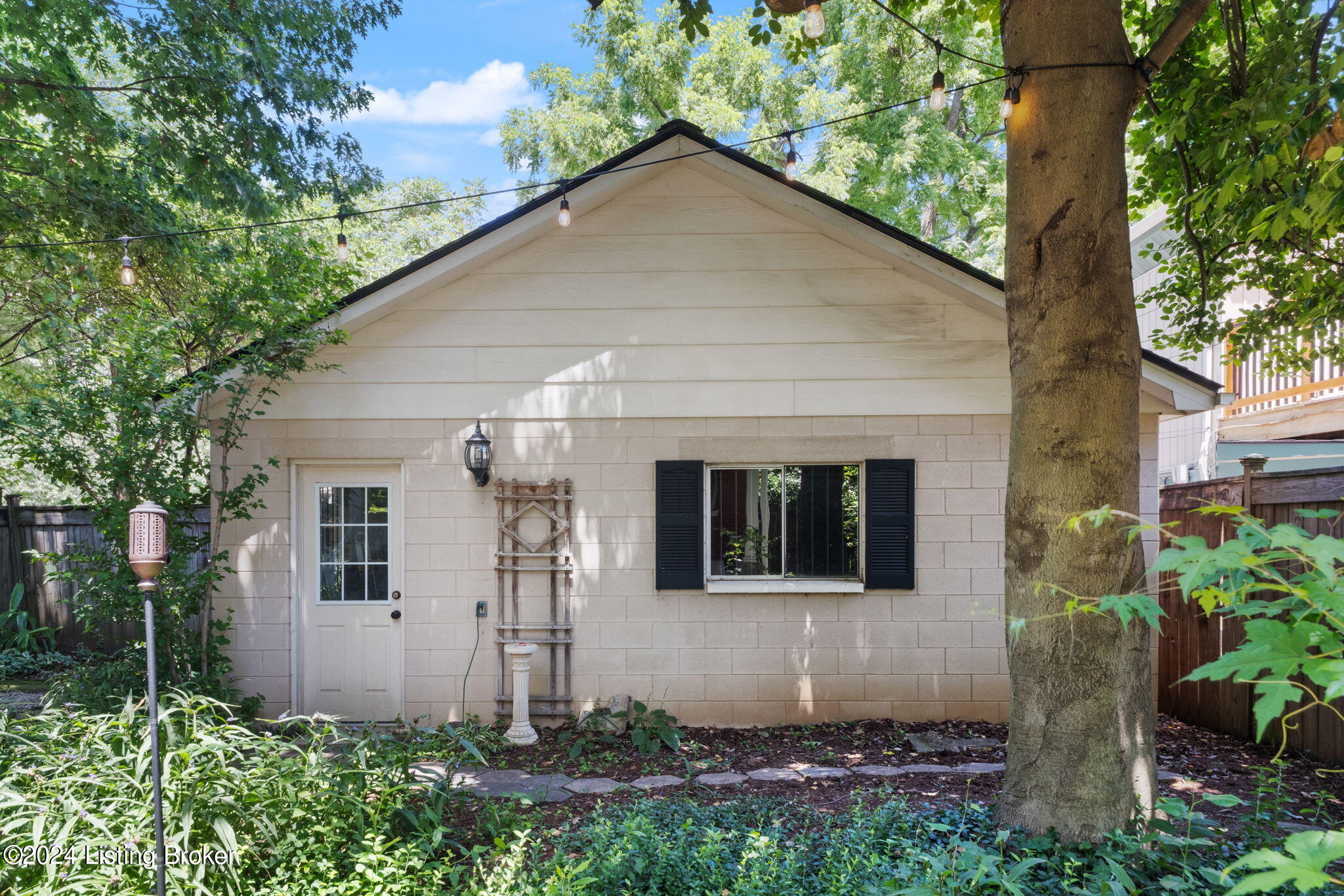 1513 Hepburn Ave