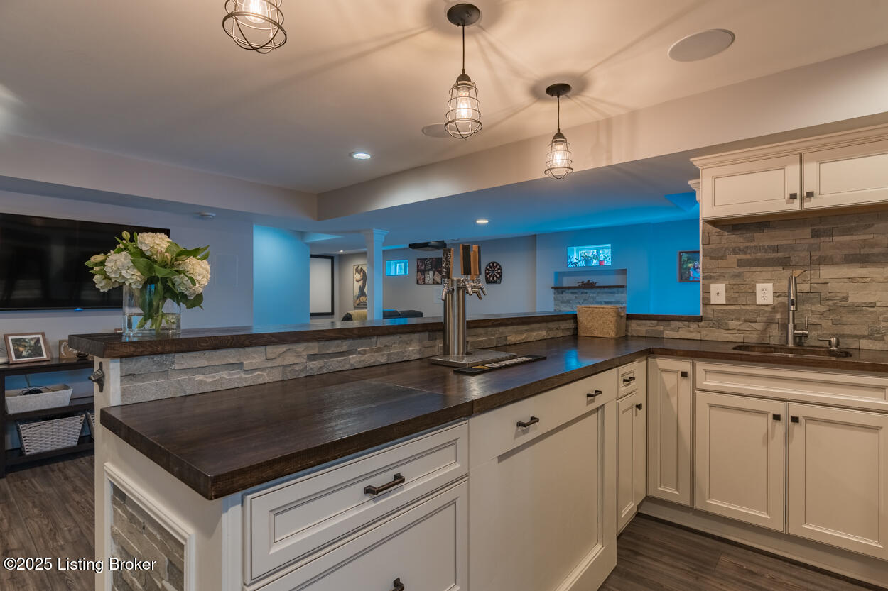4702 Saratoga Springs Ct