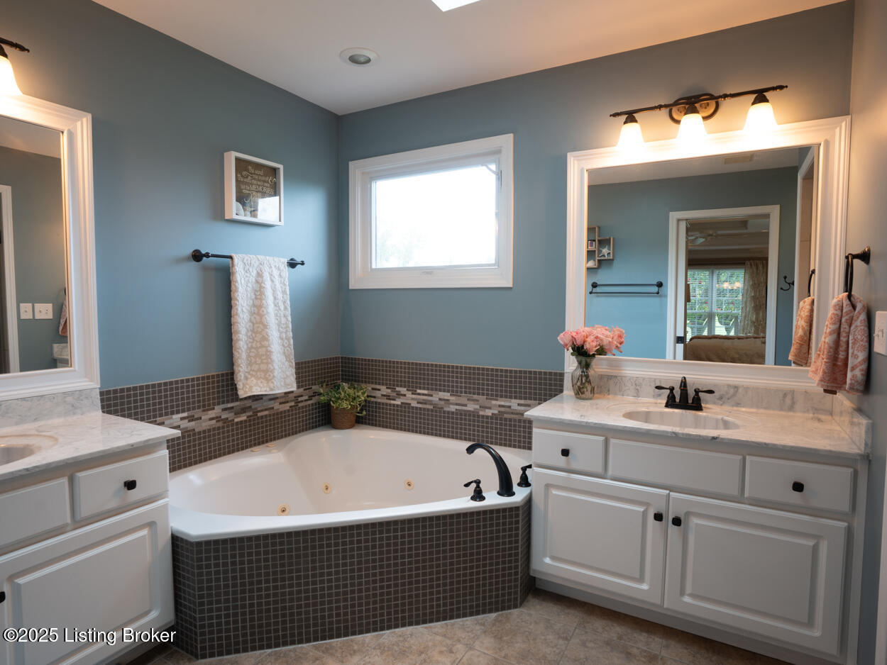 4702 Saratoga Springs Ct