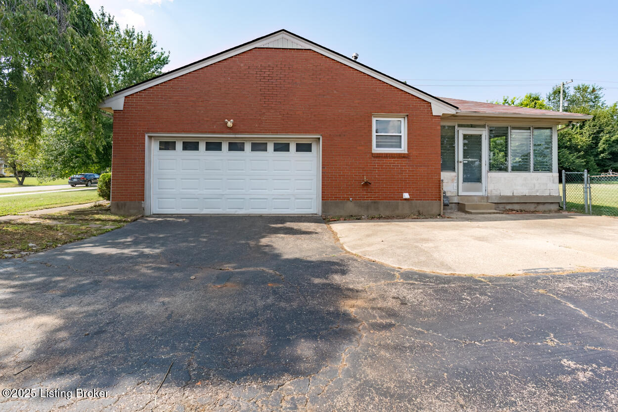 1415 Girard Dr