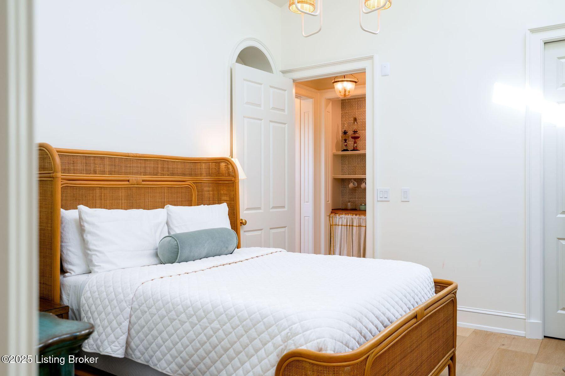 8220 Sutherland Farm Rd