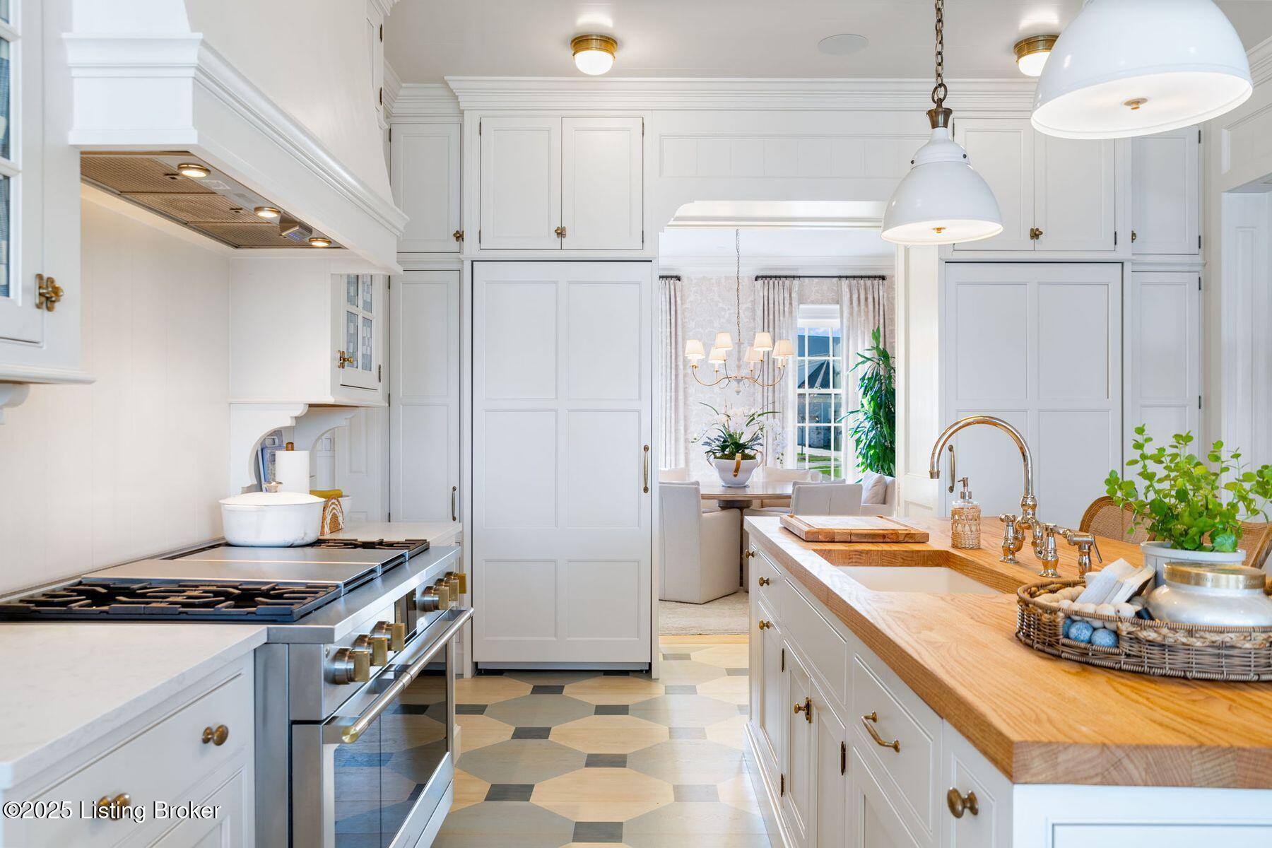 8220 Sutherland Farm Rd