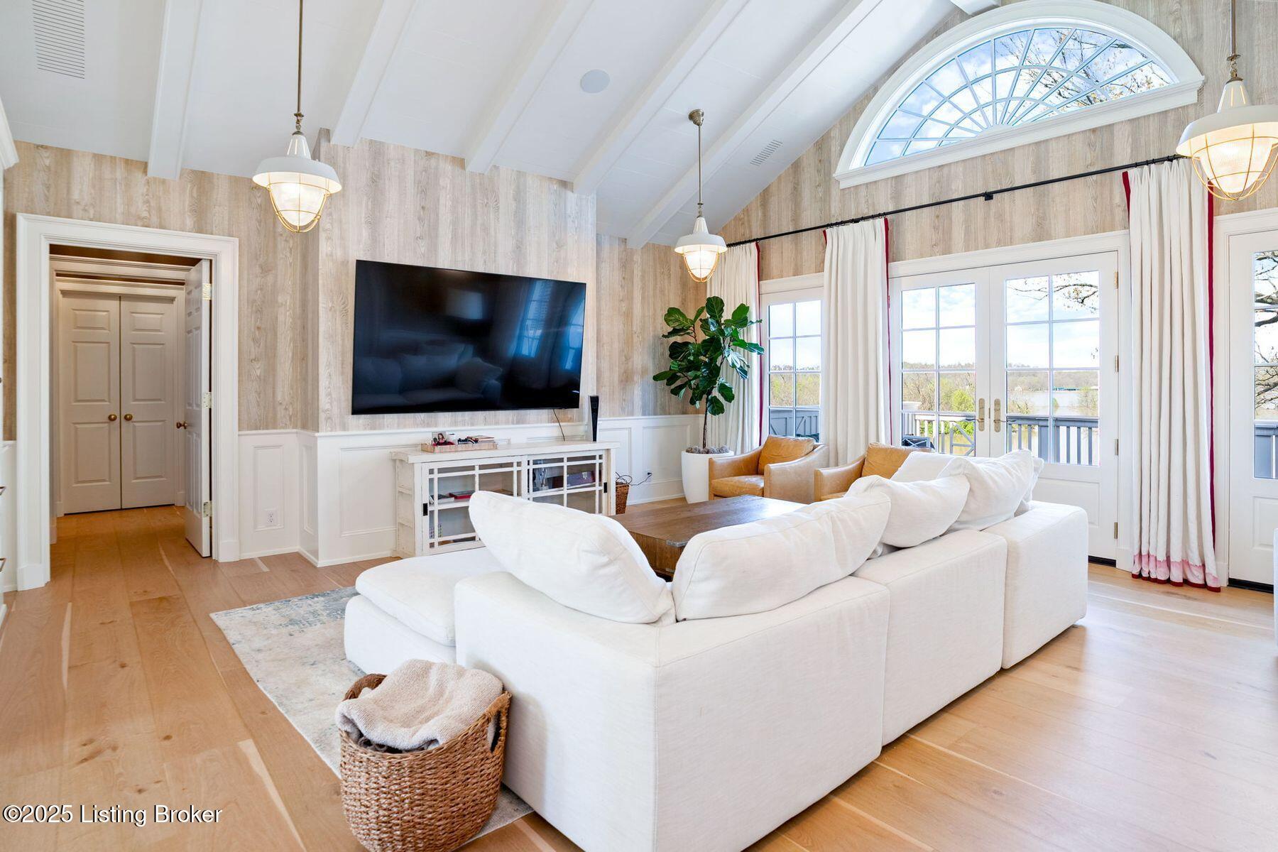 8220 Sutherland Farm Rd