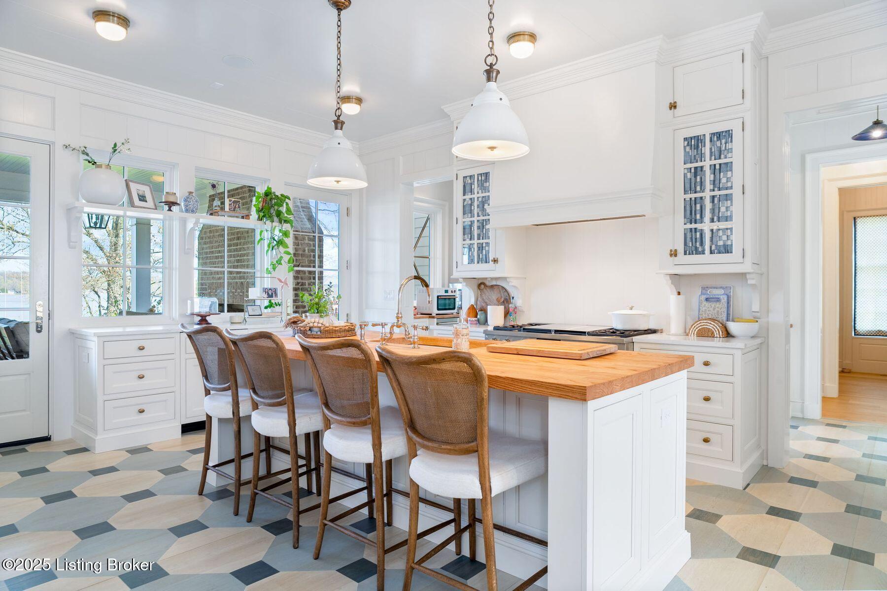 8220 Sutherland Farm Rd