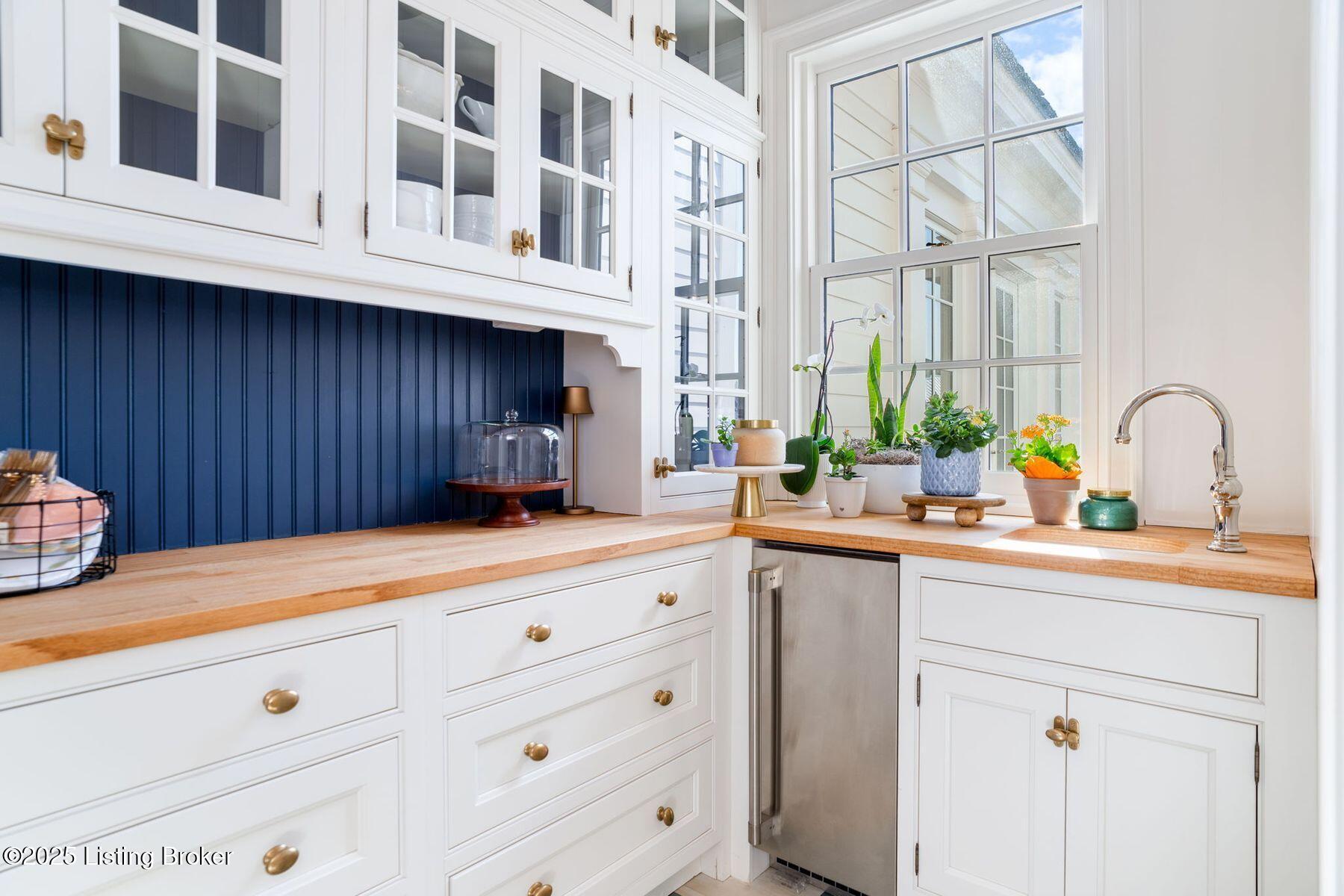 8220 Sutherland Farm Rd