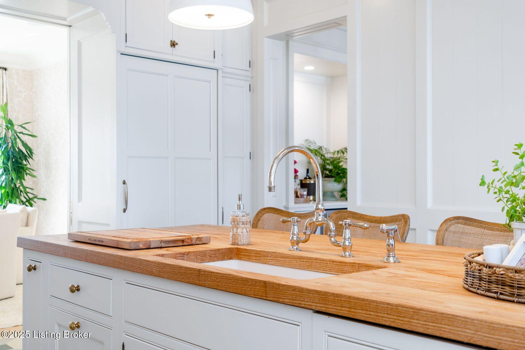 8220 Sutherland Farm Rd