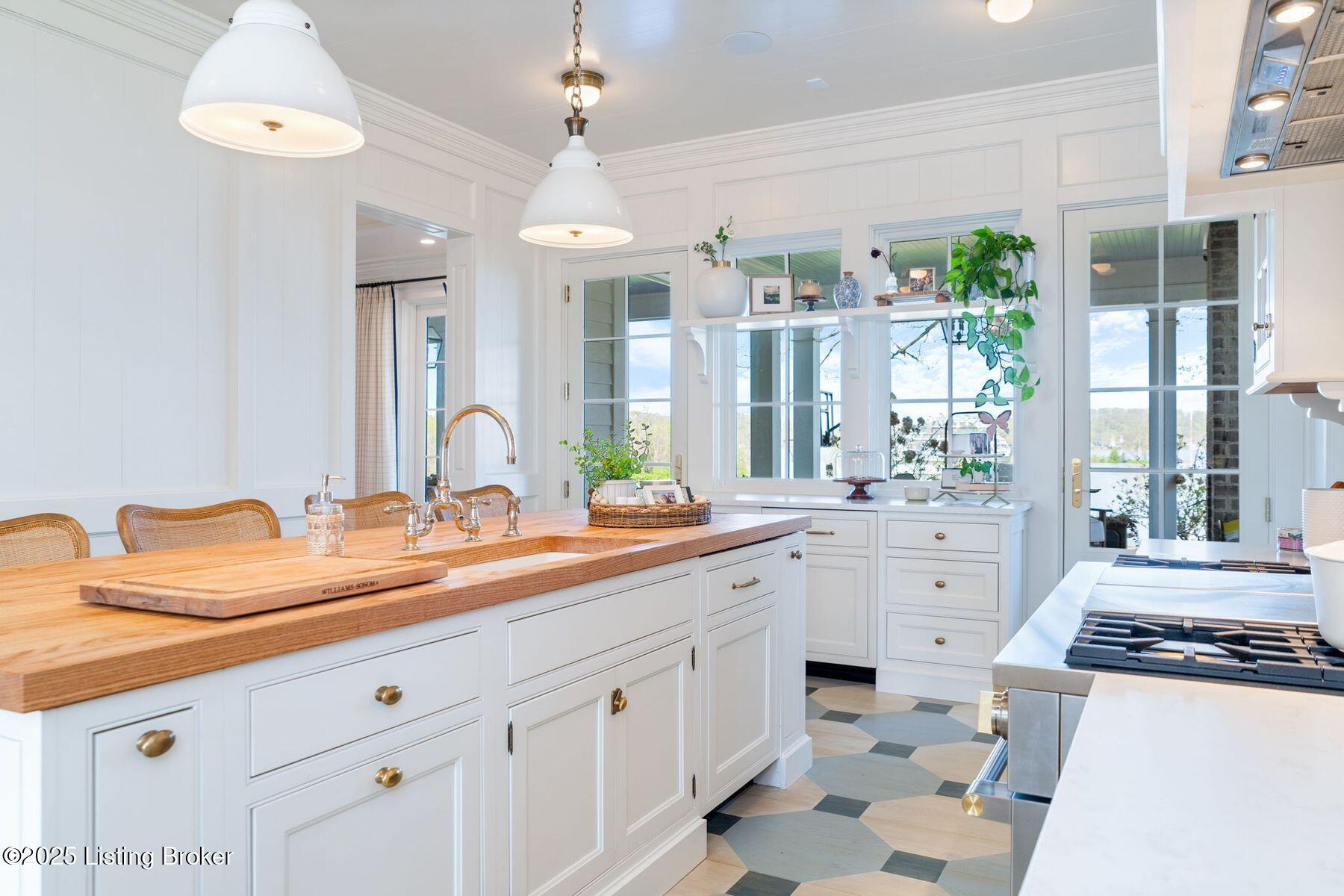 8220 Sutherland Farm Rd