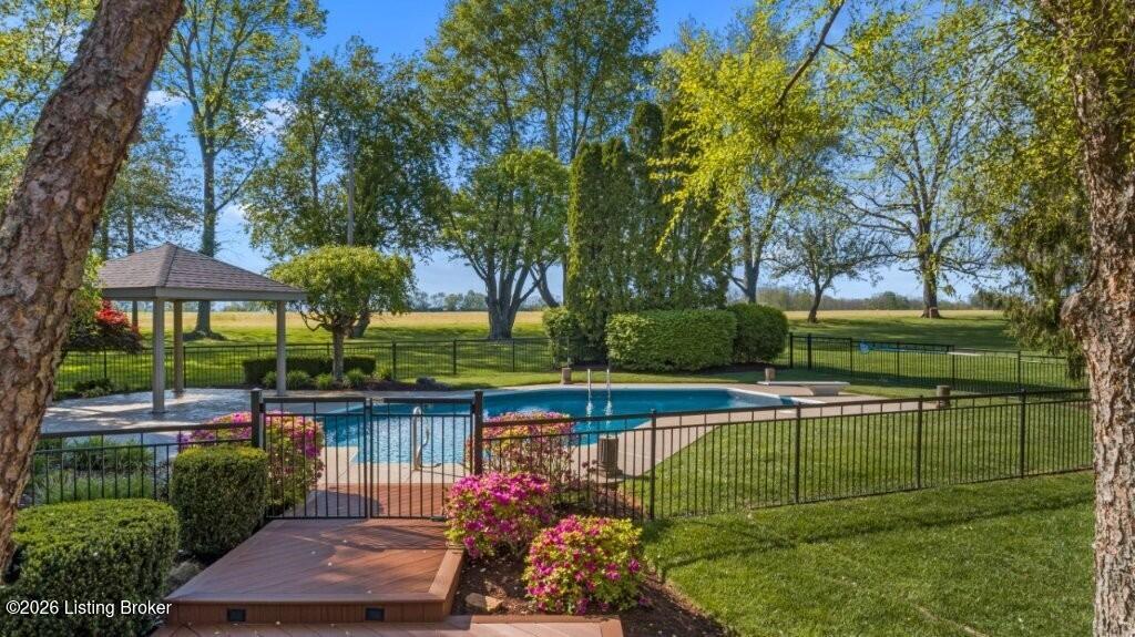 3616 Constantine Dr