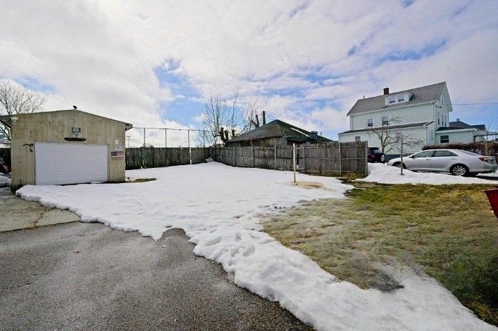 401 Buffinton St