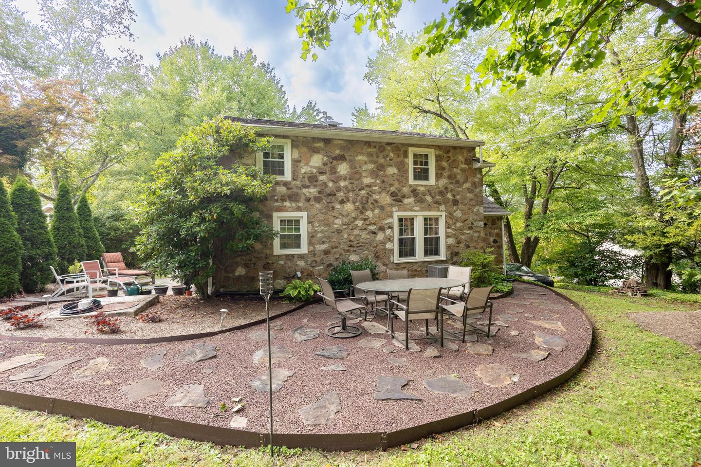 30 Valley Dell Blvd