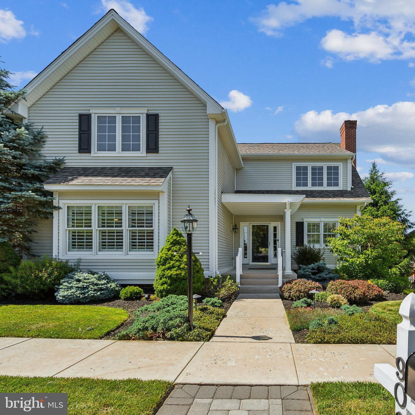 902 Pinehurst Dr