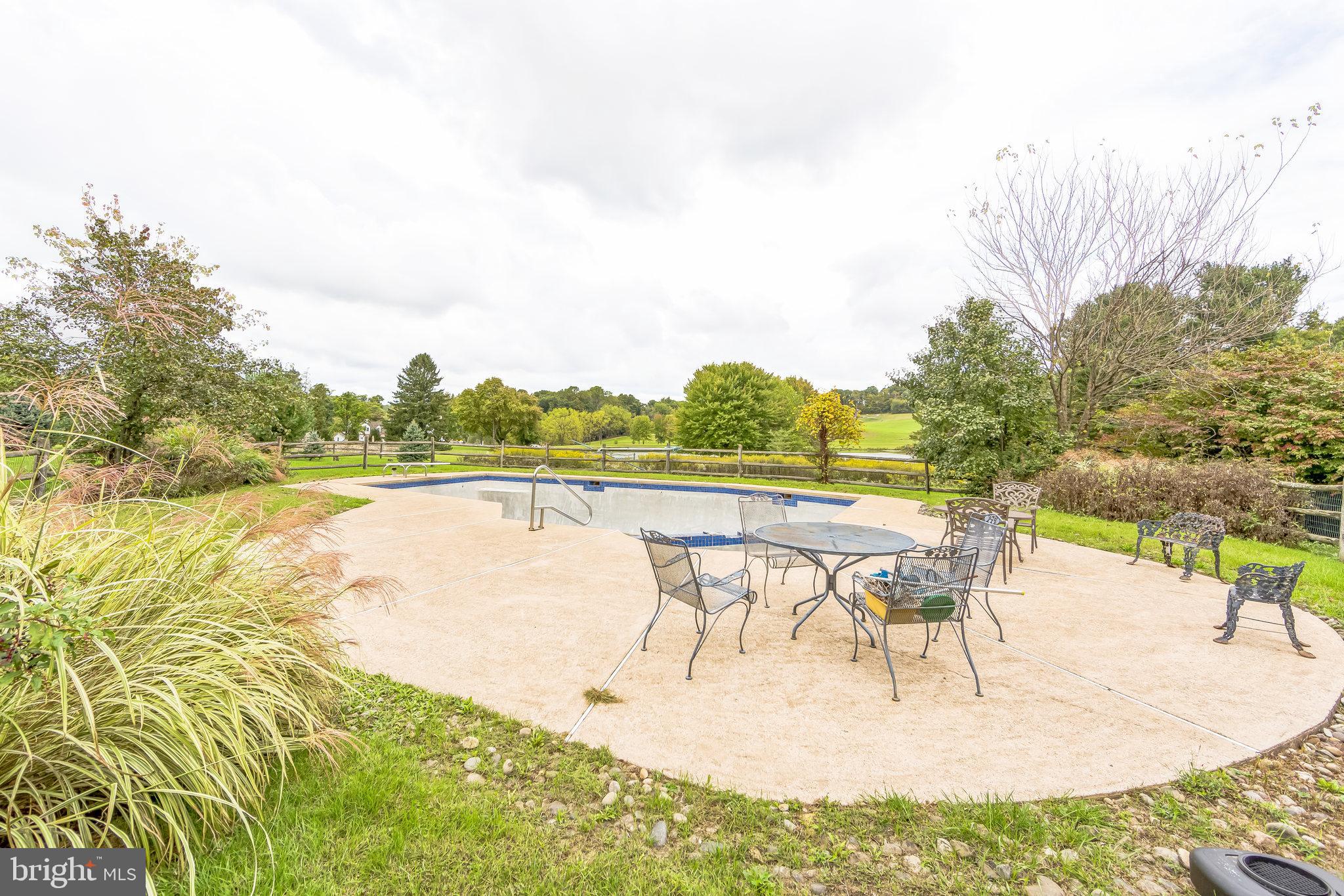 36 Wyndemere Lake Dr